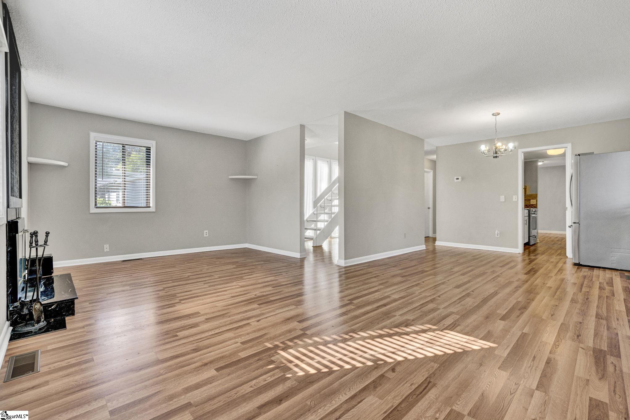 1105 Charter Oak Drive Property Photo 4