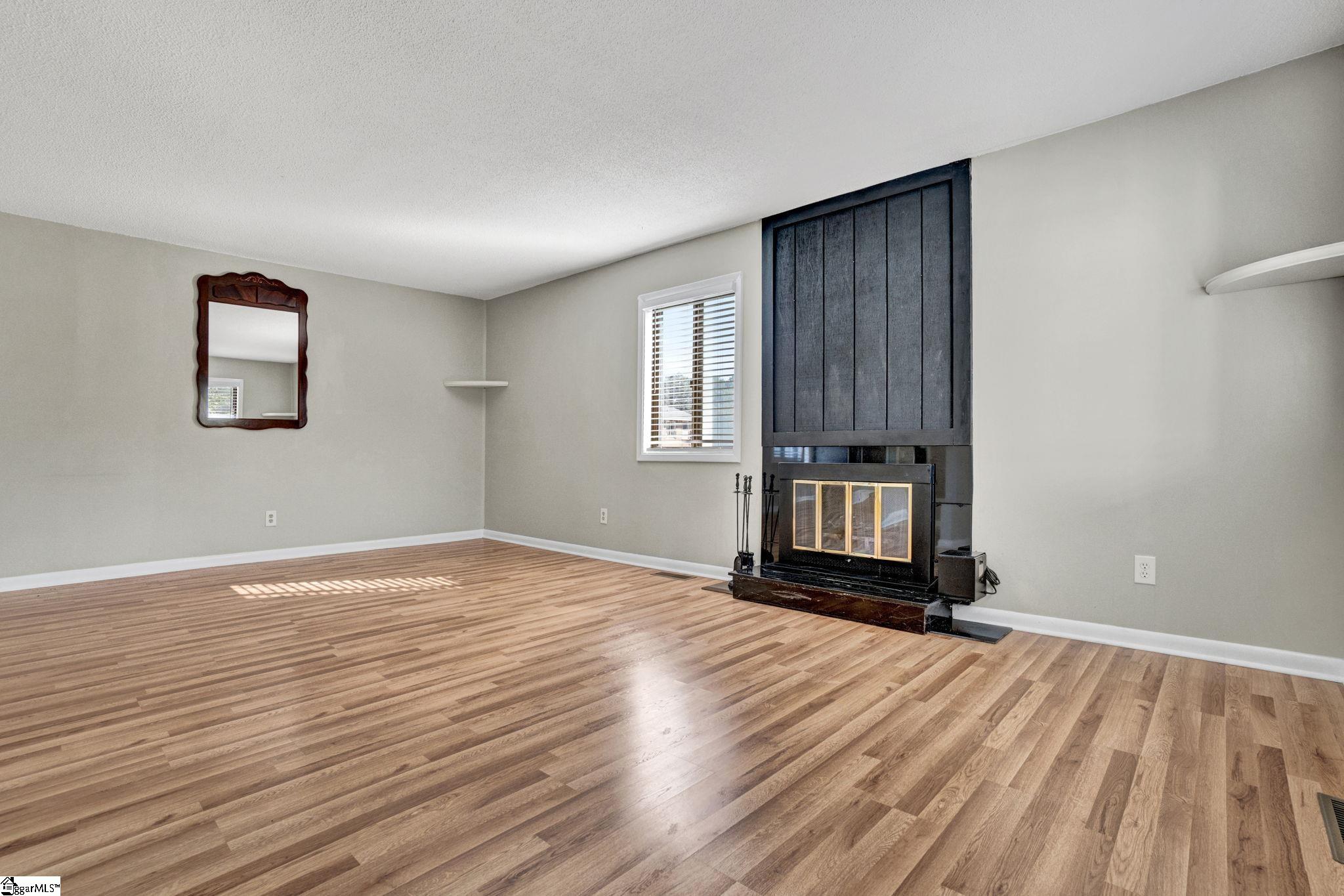 1105 Charter Oak Drive Property Photo 11