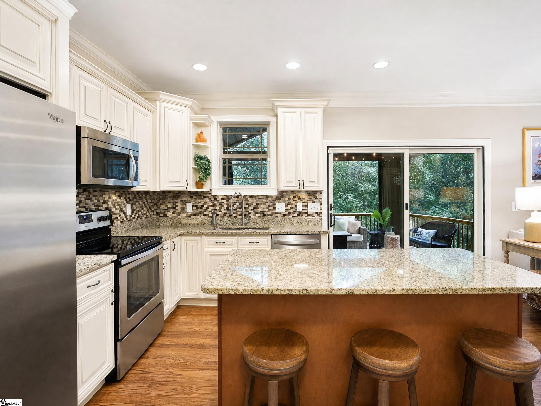 200 Hunters Woods Drive Property Photo 11