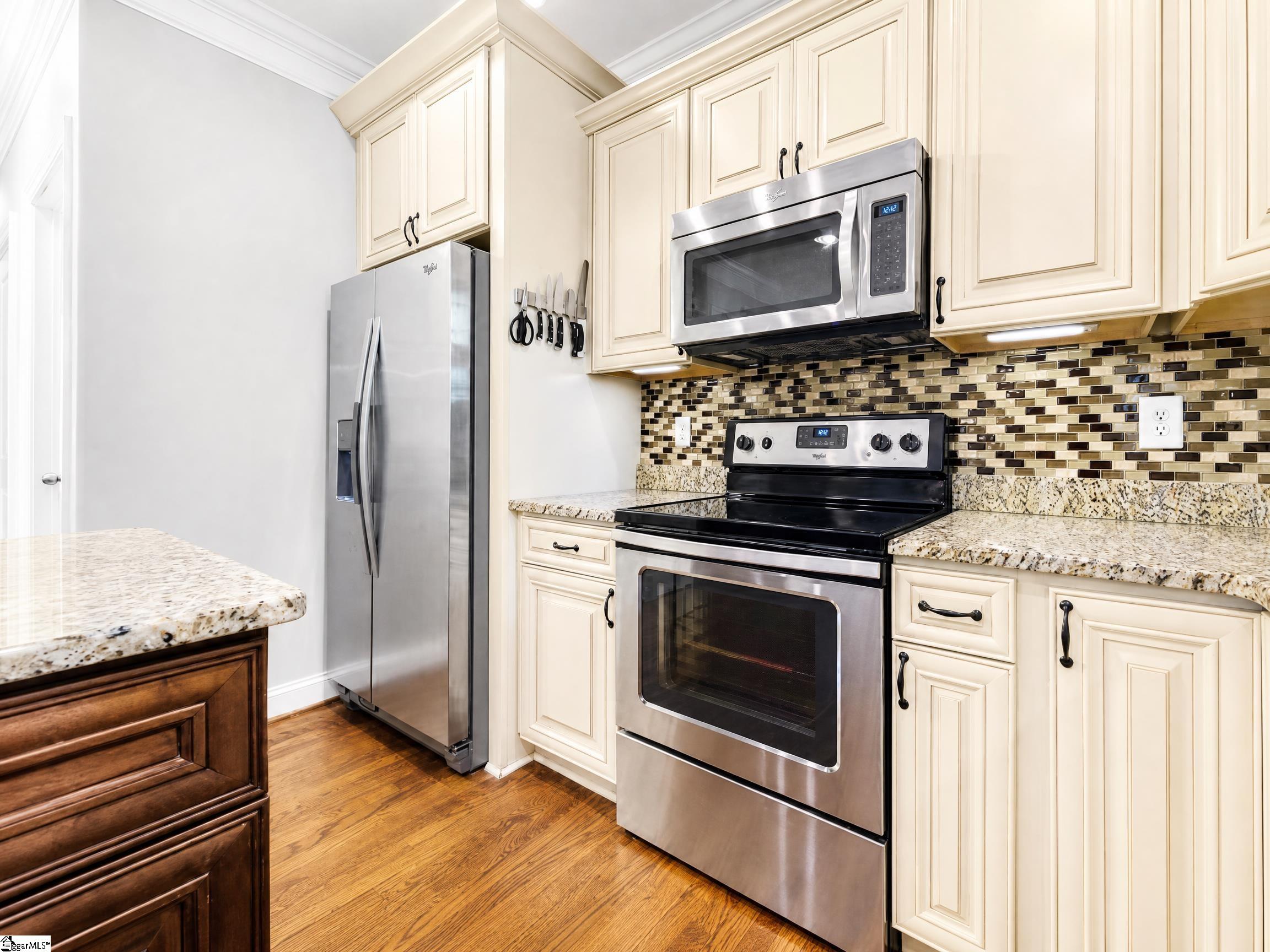 200 Hunters Woods Drive Property Photo 12
