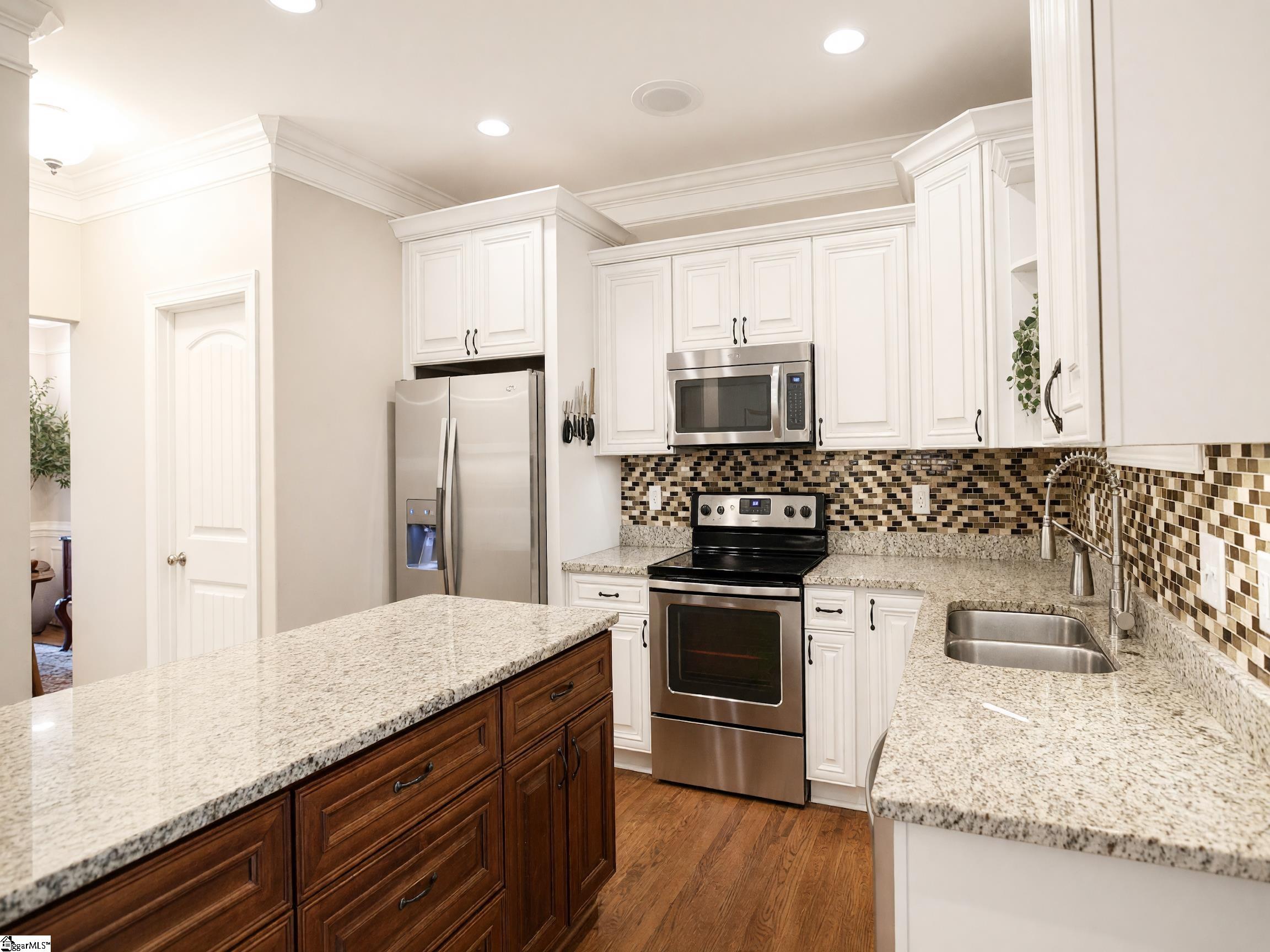 200 Hunters Woods Drive Property Photo 16