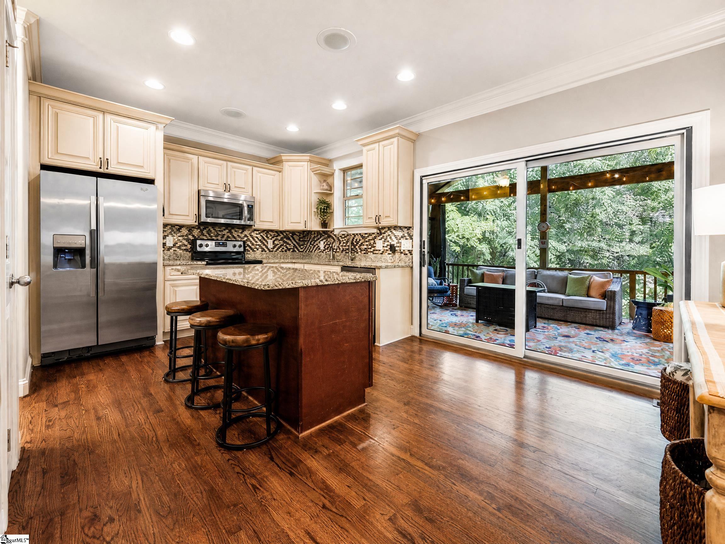 200 Hunters Woods Drive Property Photo 18