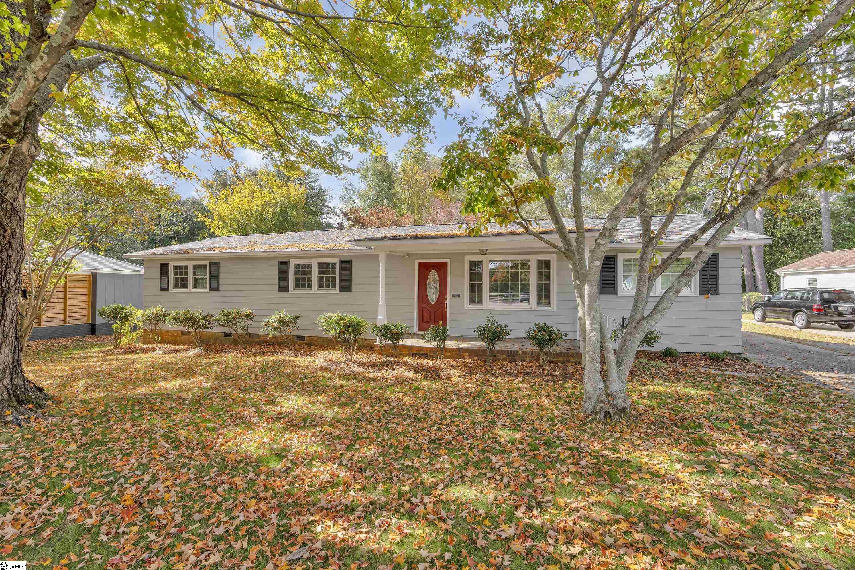 108 Holmes Drive Property Photo 1
