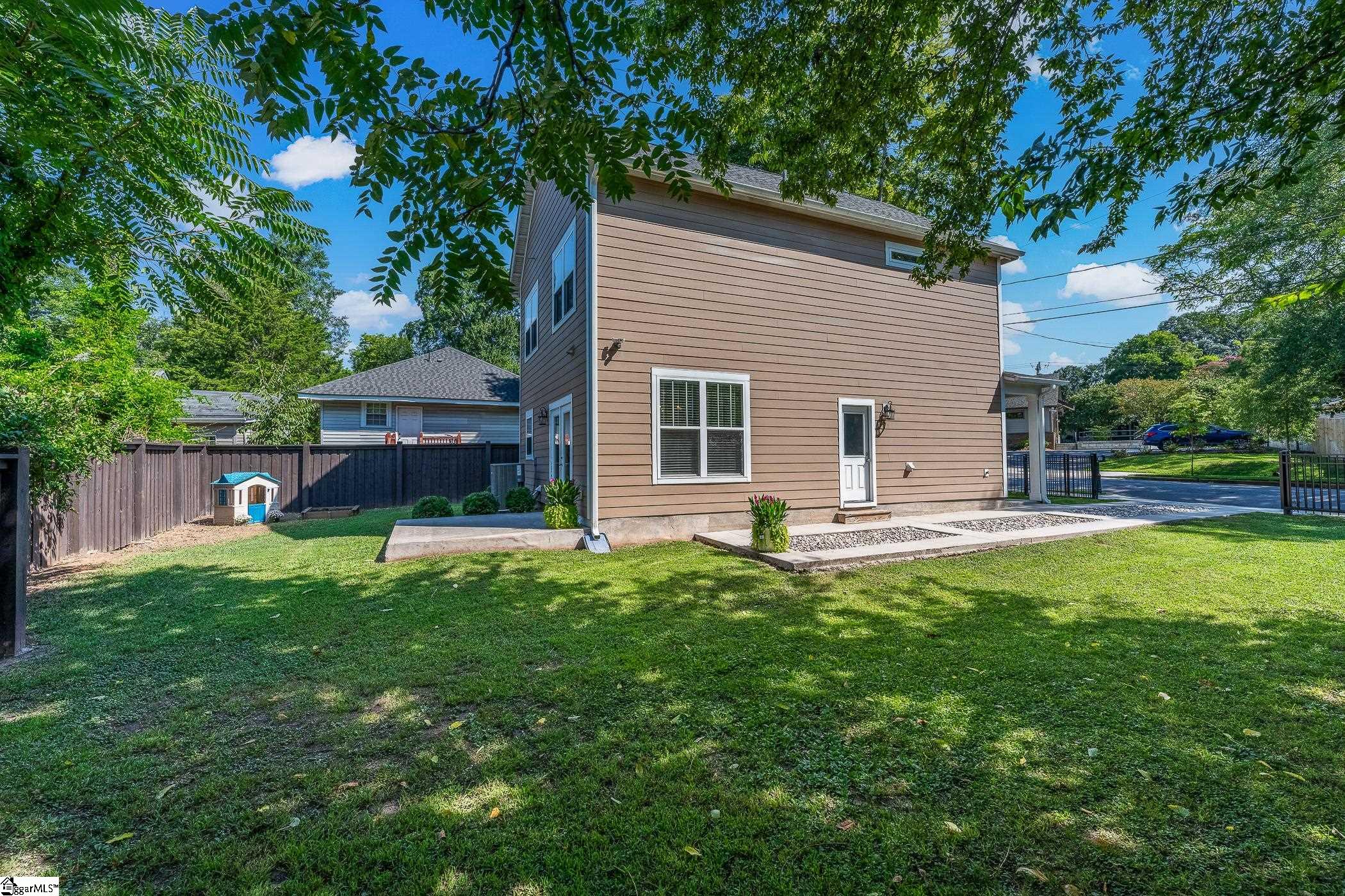 305 Pine Street Property Photo 4