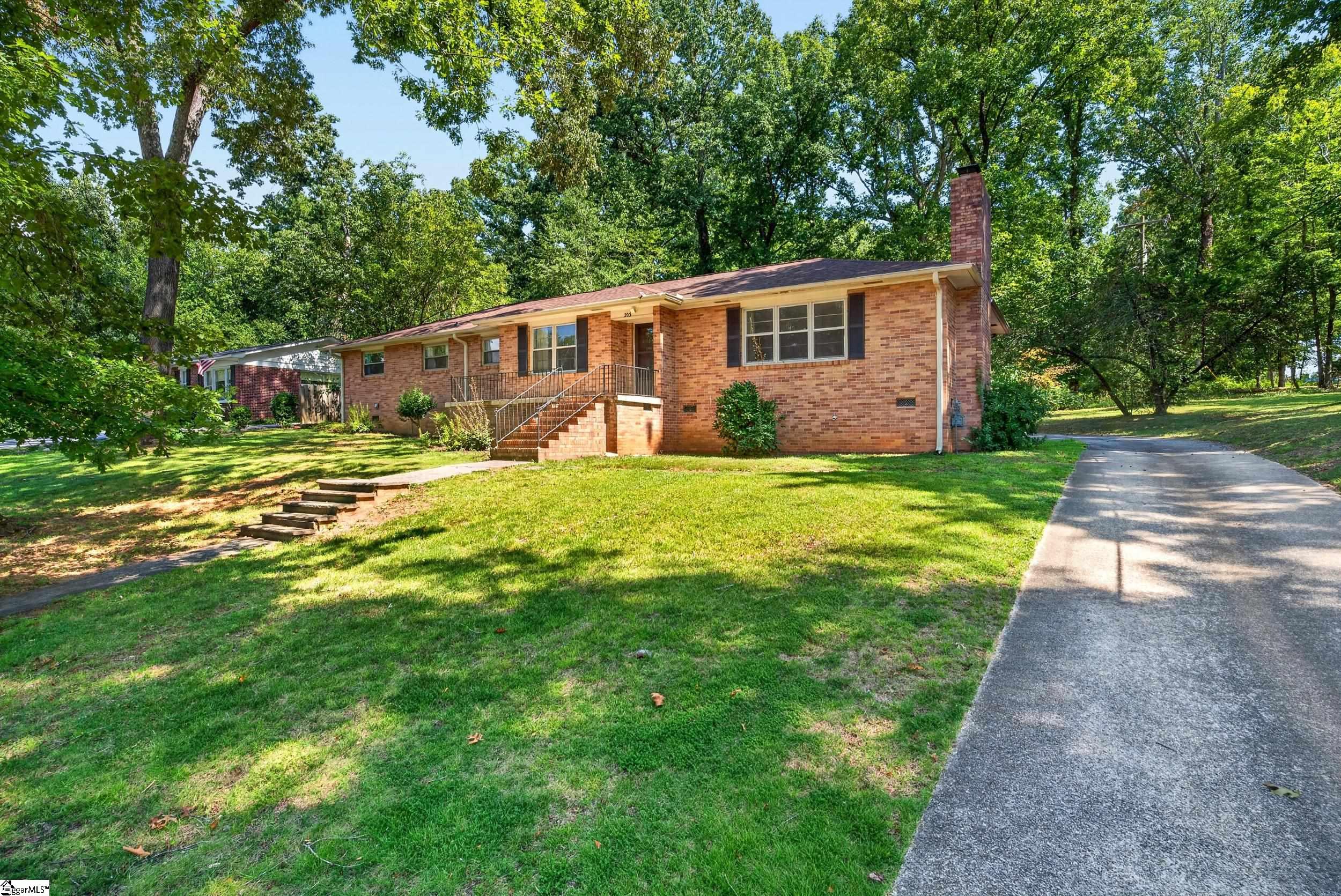 205 Lakewood Drive Property Photo 5