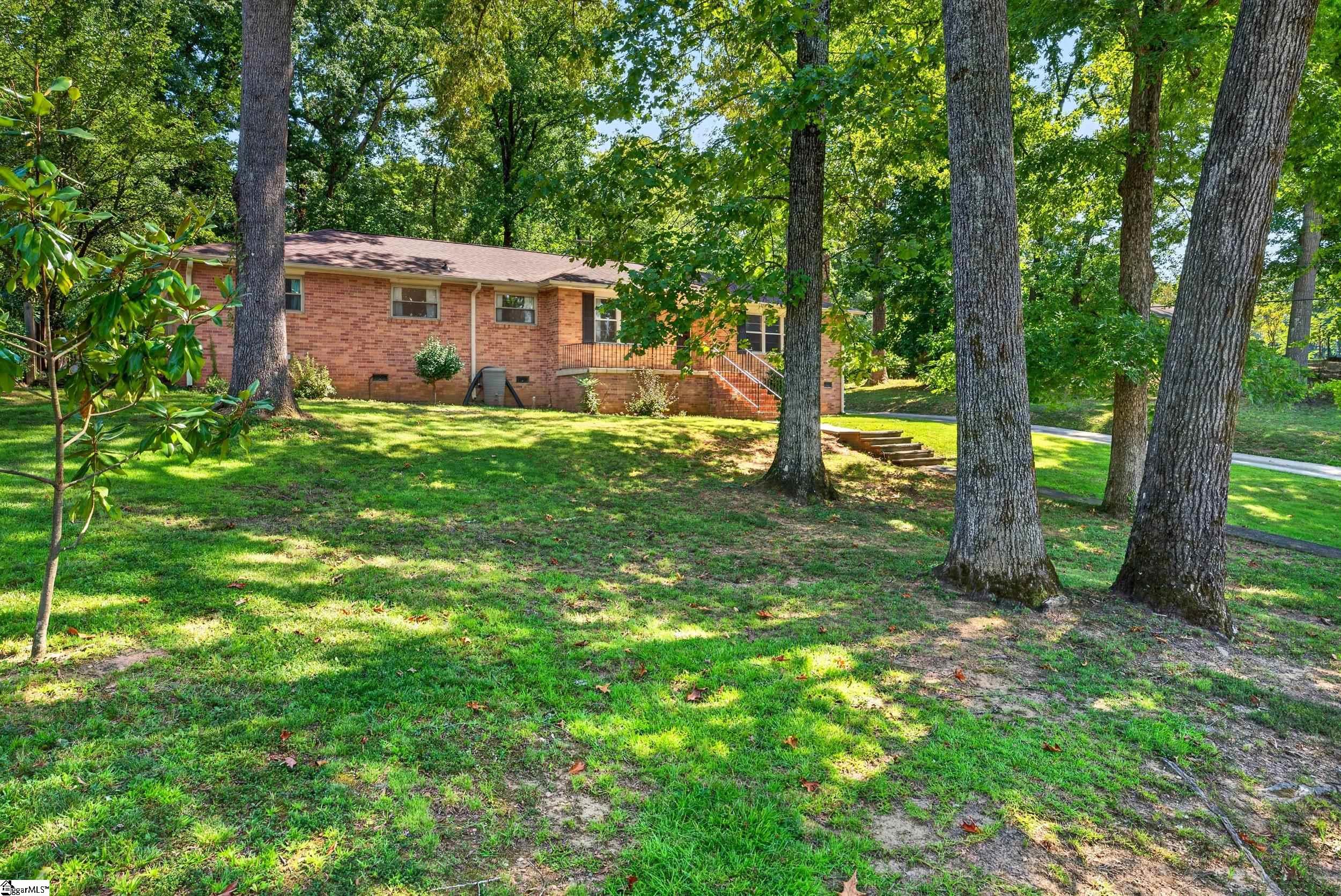 205 Lakewood Drive Property Photo 6