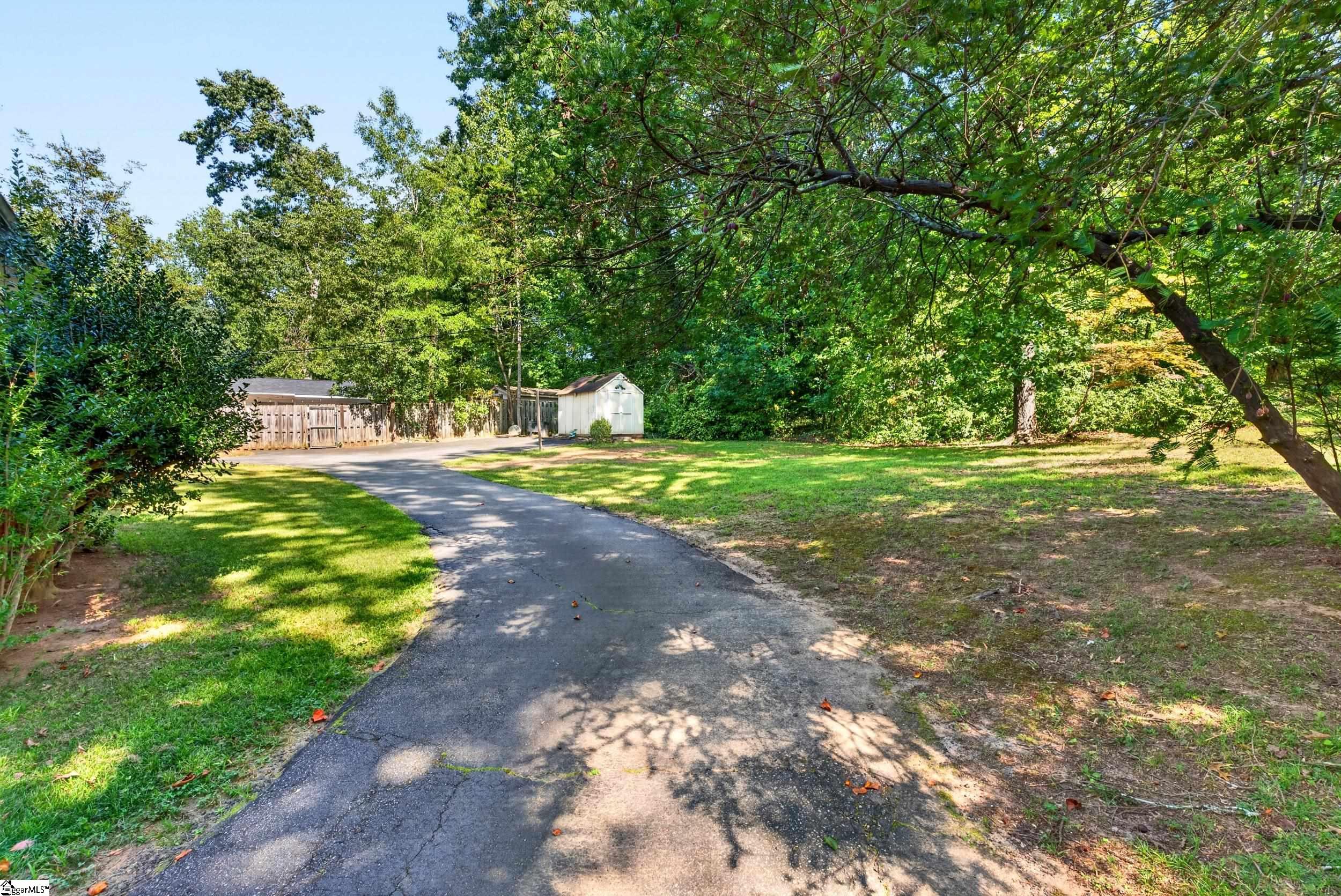 205 Lakewood Drive Property Photo 35