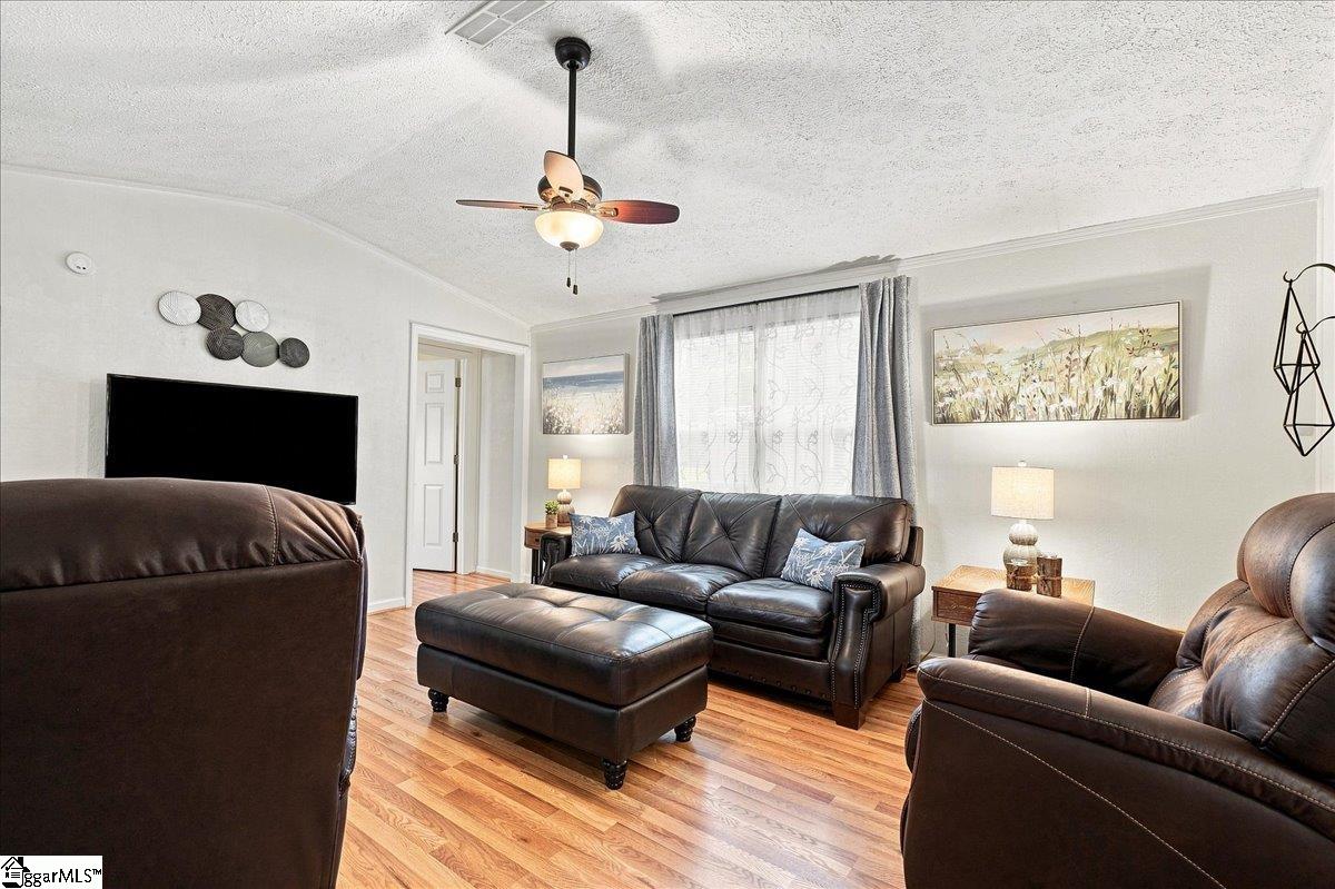 2161 Dickson Road Property Photo 6