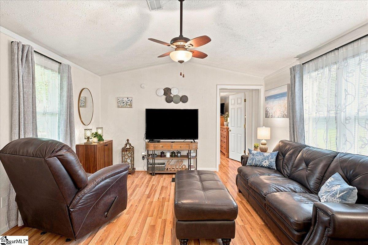 2161 Dickson Road Property Photo 7