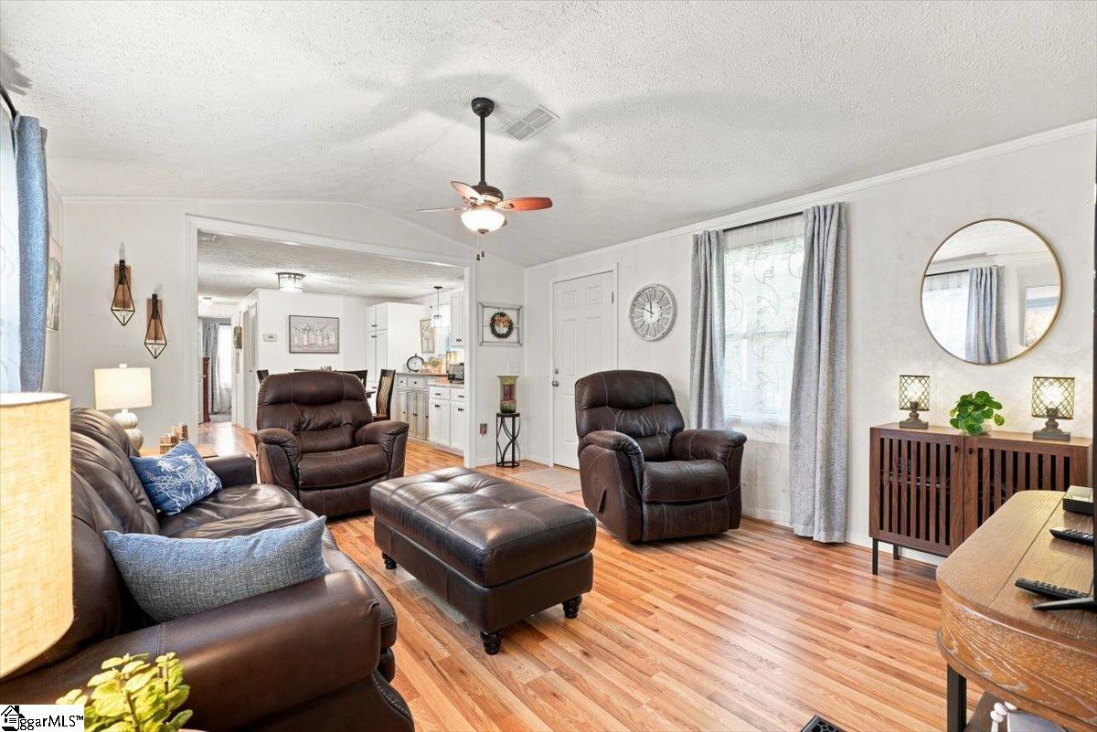 2161 Dickson Road Property Photo 8