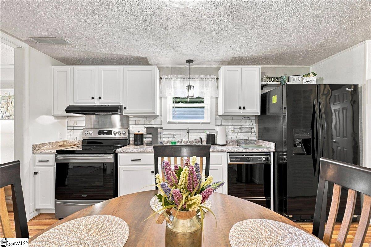2161 Dickson Road Property Photo 13