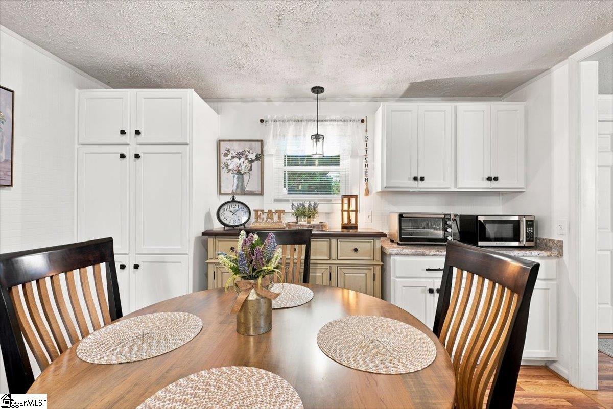 2161 Dickson Road Property Photo 14