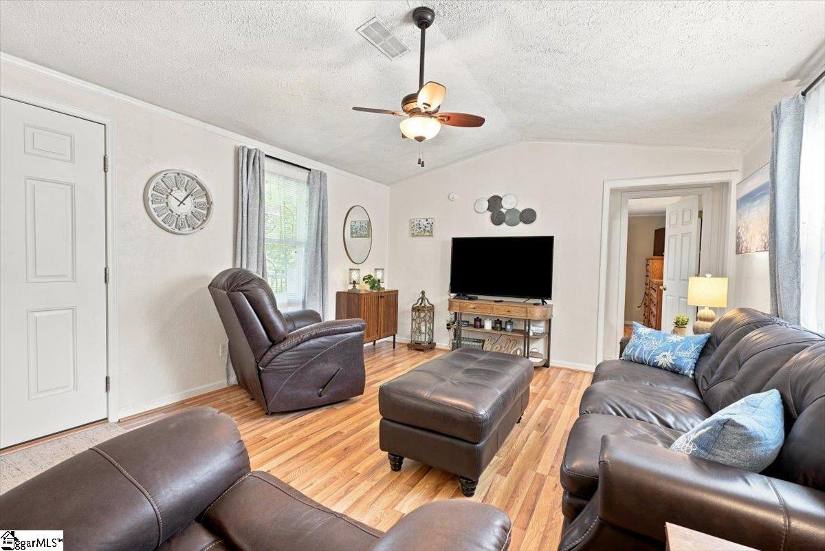2161 Dickson Road Property Photo 15