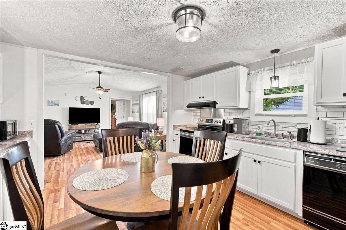 2161 Dickson Road Property Photo 19