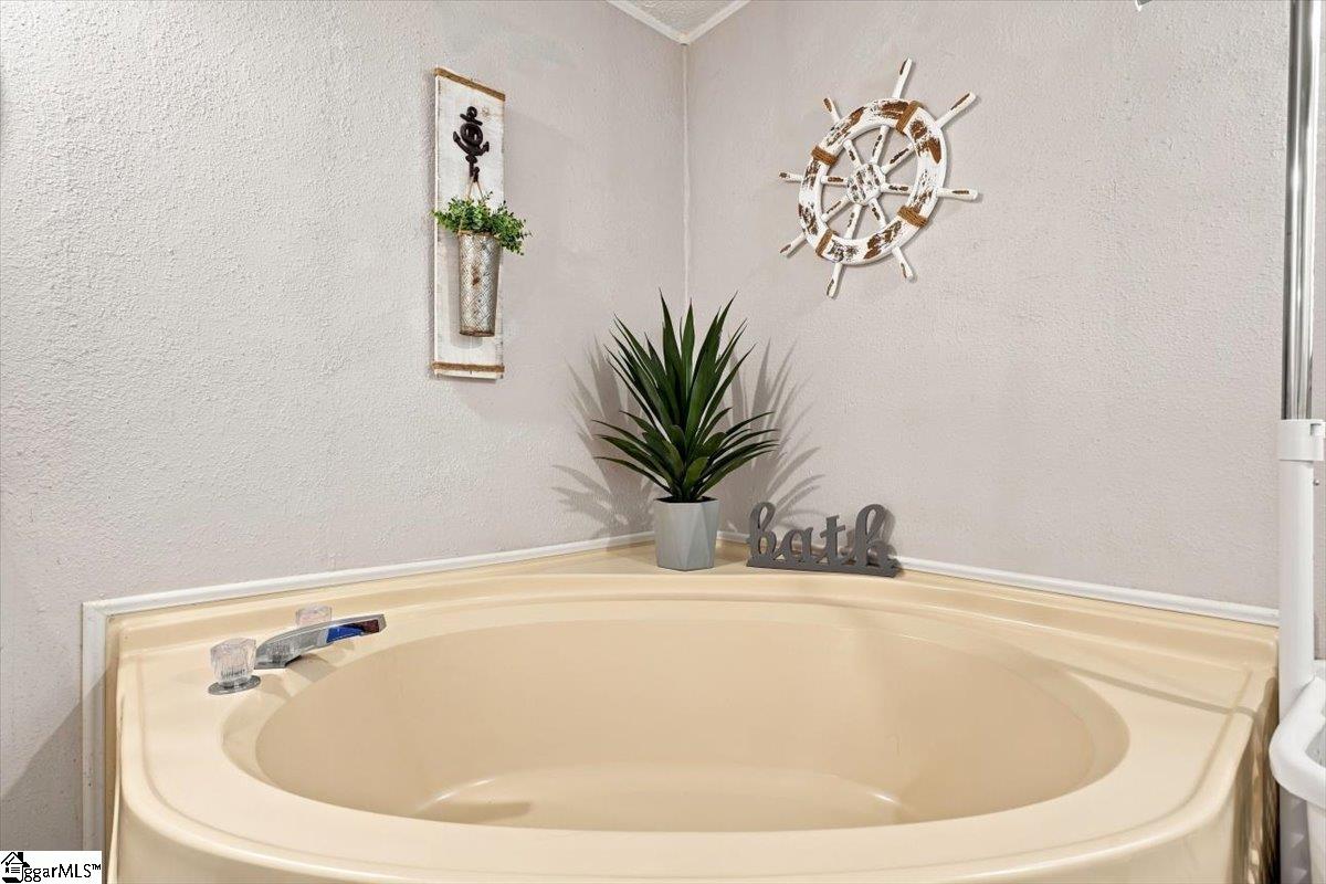 2161 Dickson Road Property Photo 27