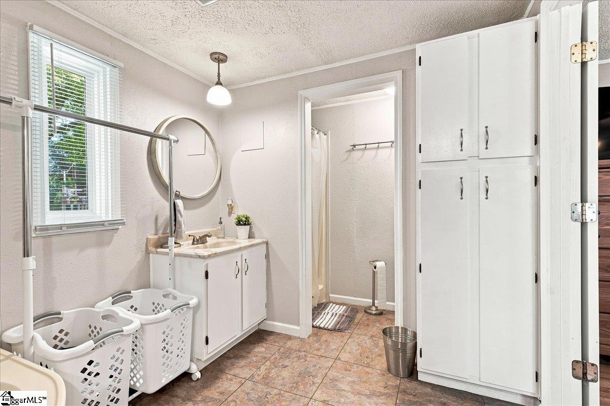 2161 Dickson Road Property Photo 28