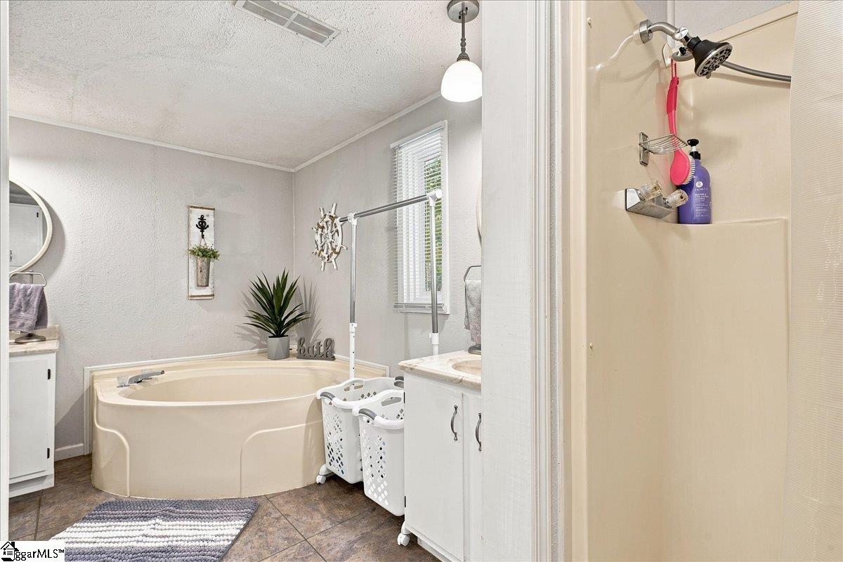 2161 Dickson Road Property Photo 29