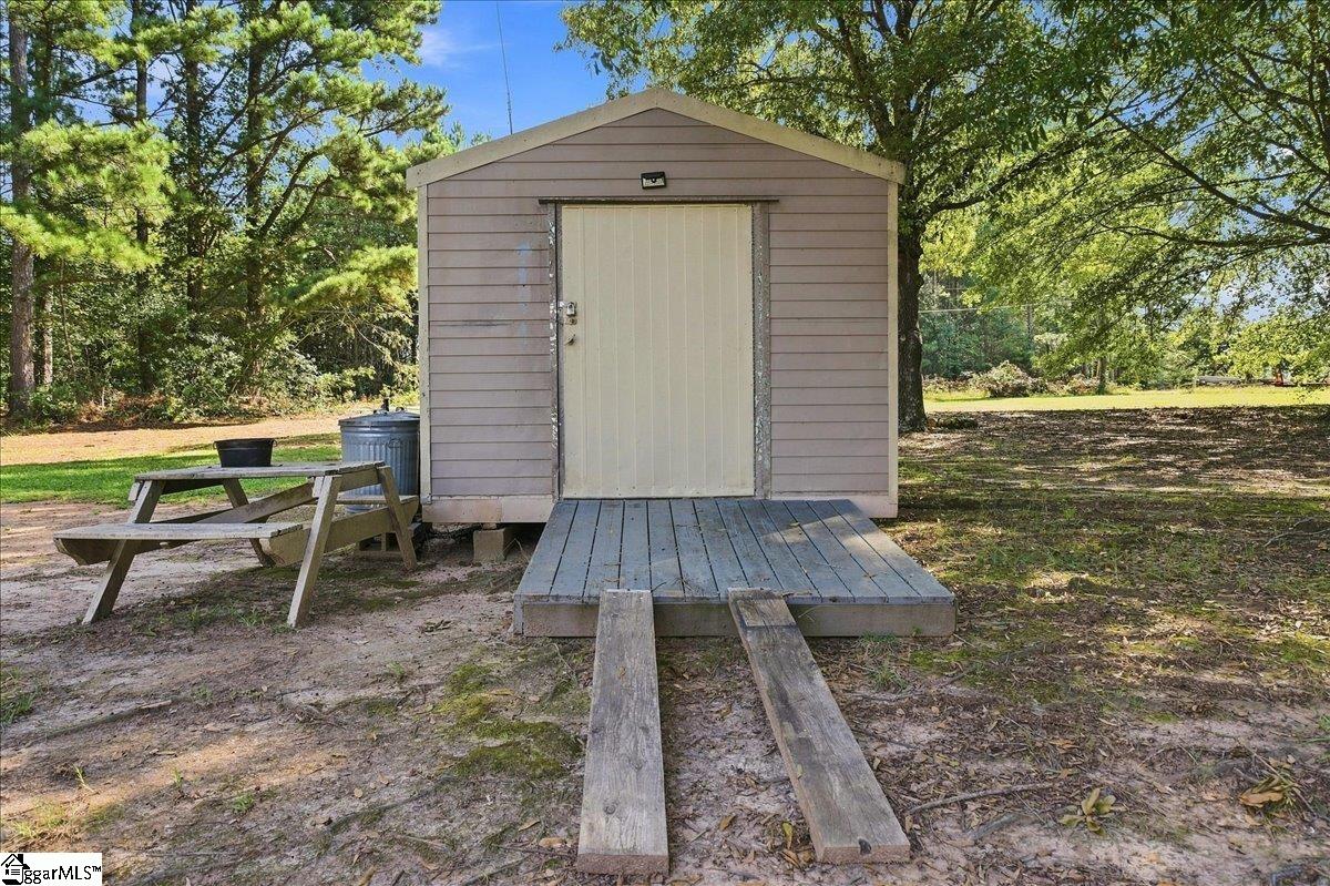 2161 Dickson Road Property Photo 37