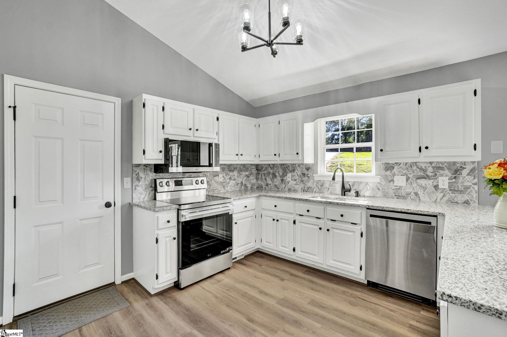 425 N Mt Tabor Church Road Property Photo 3
