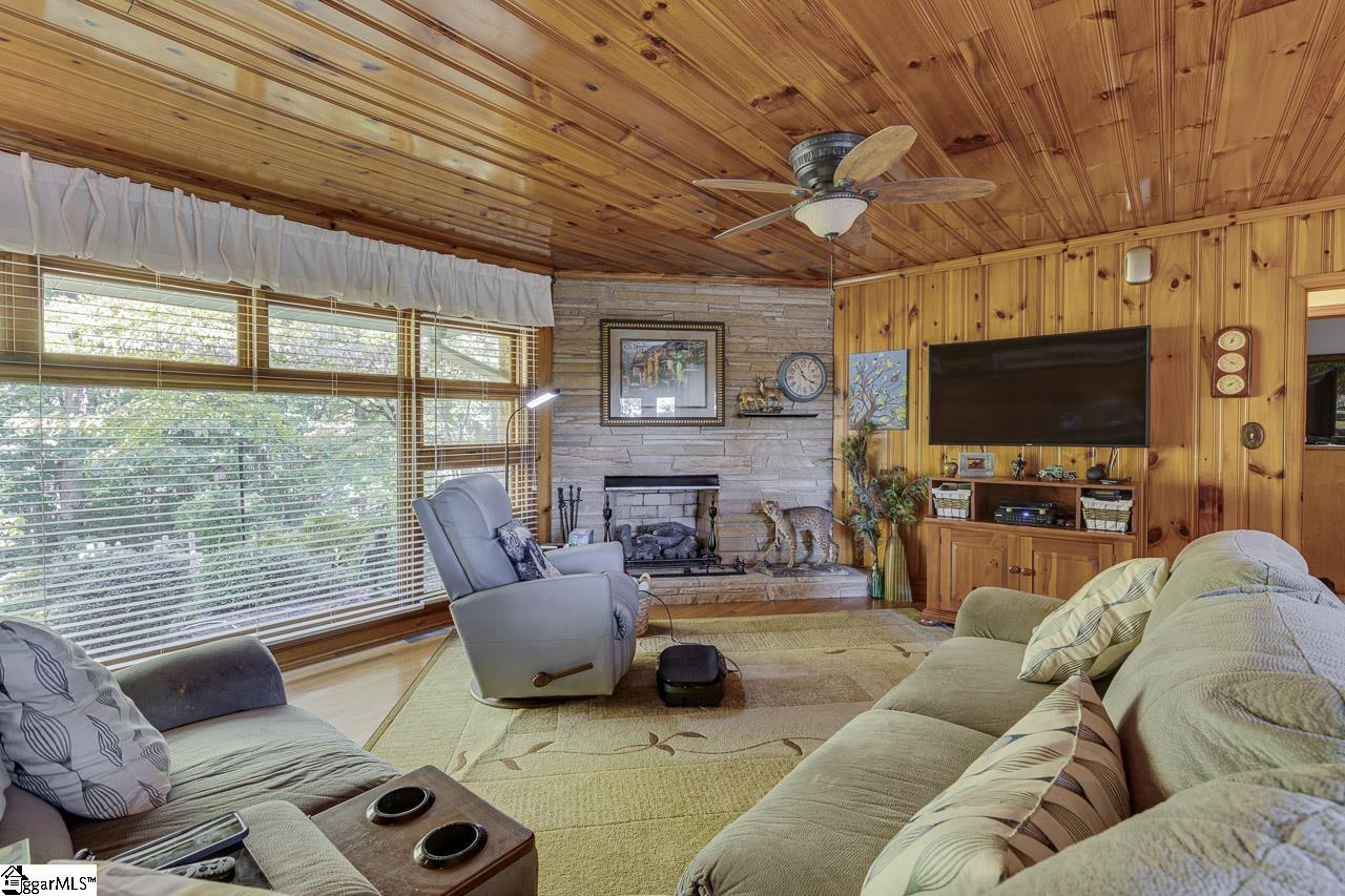 122 Lakeshore Drive Property Photo 8