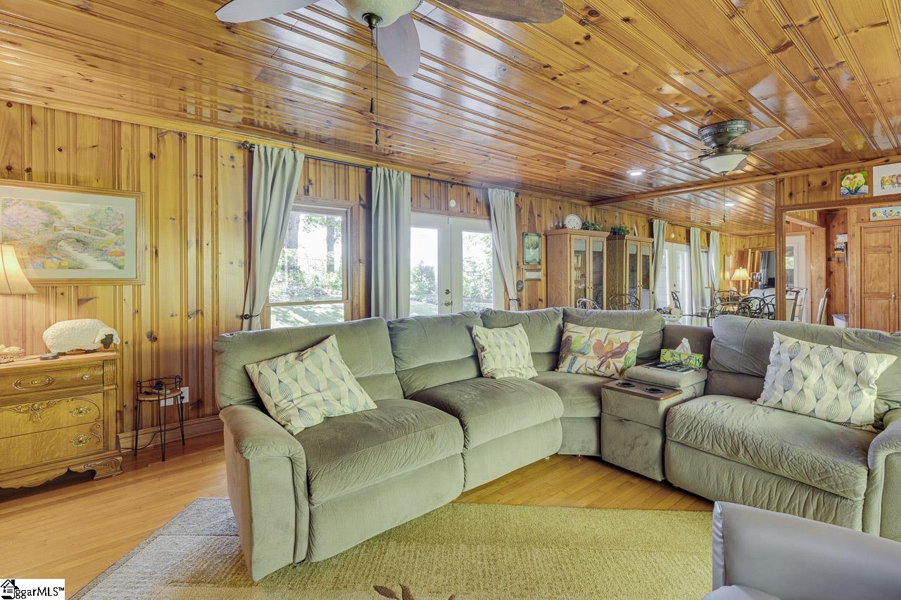 122 Lakeshore Drive Property Photo 9