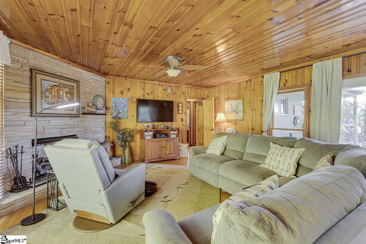 122 Lakeshore Drive Property Photo 10