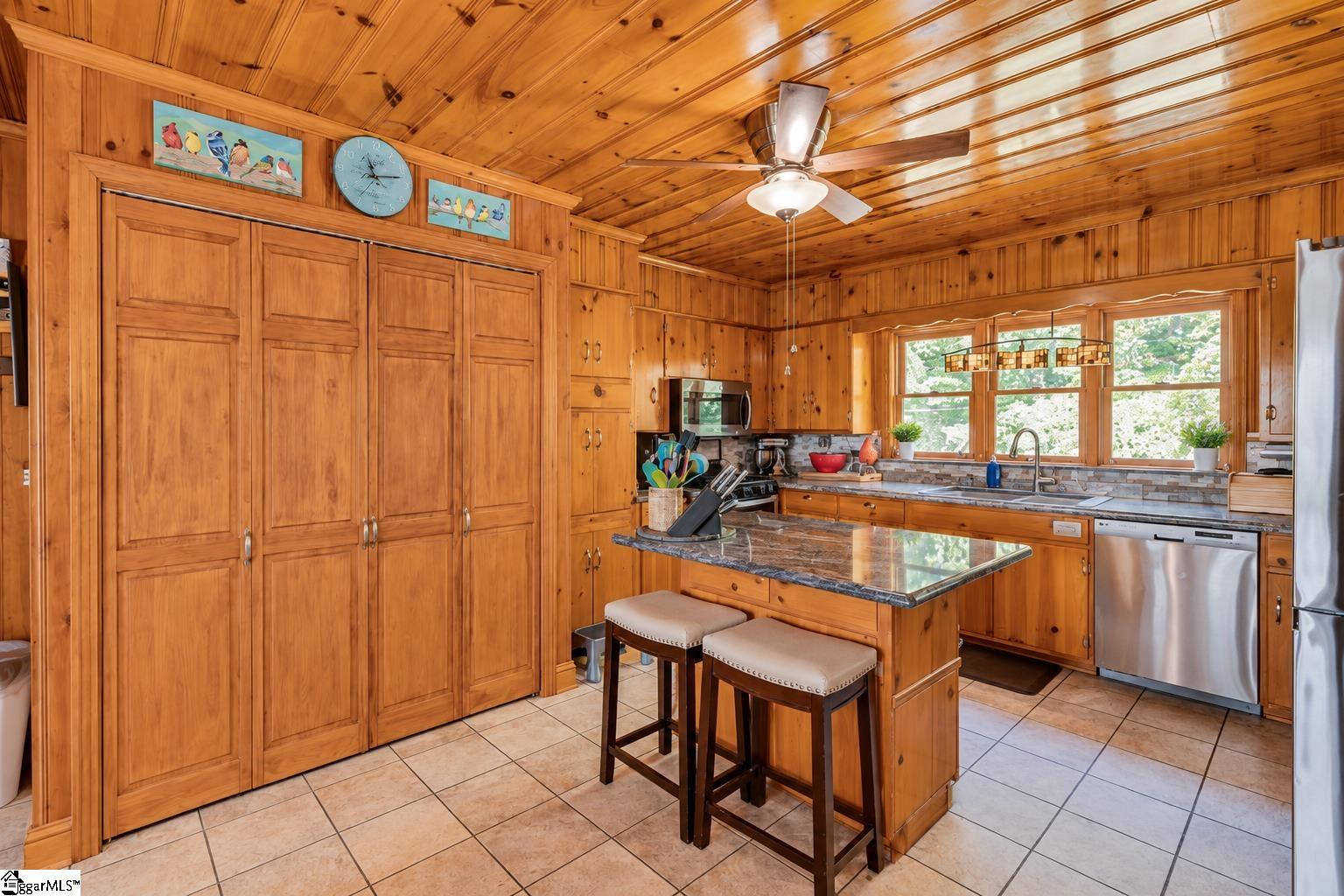 122 Lakeshore Drive Property Photo 17