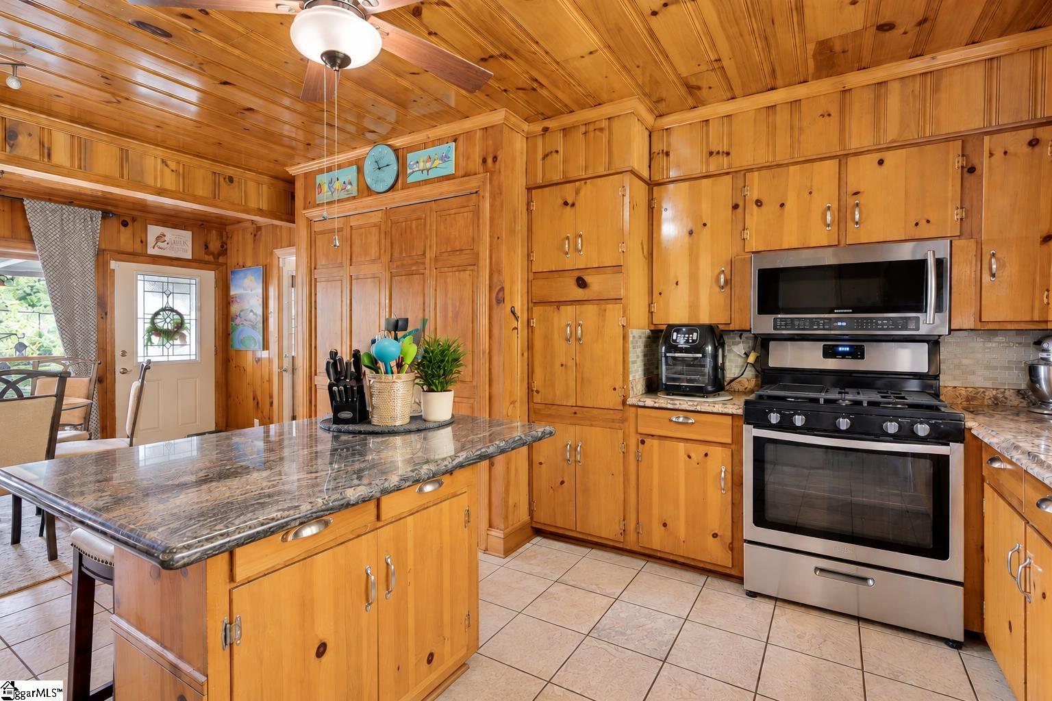122 Lakeshore Drive Property Photo 18