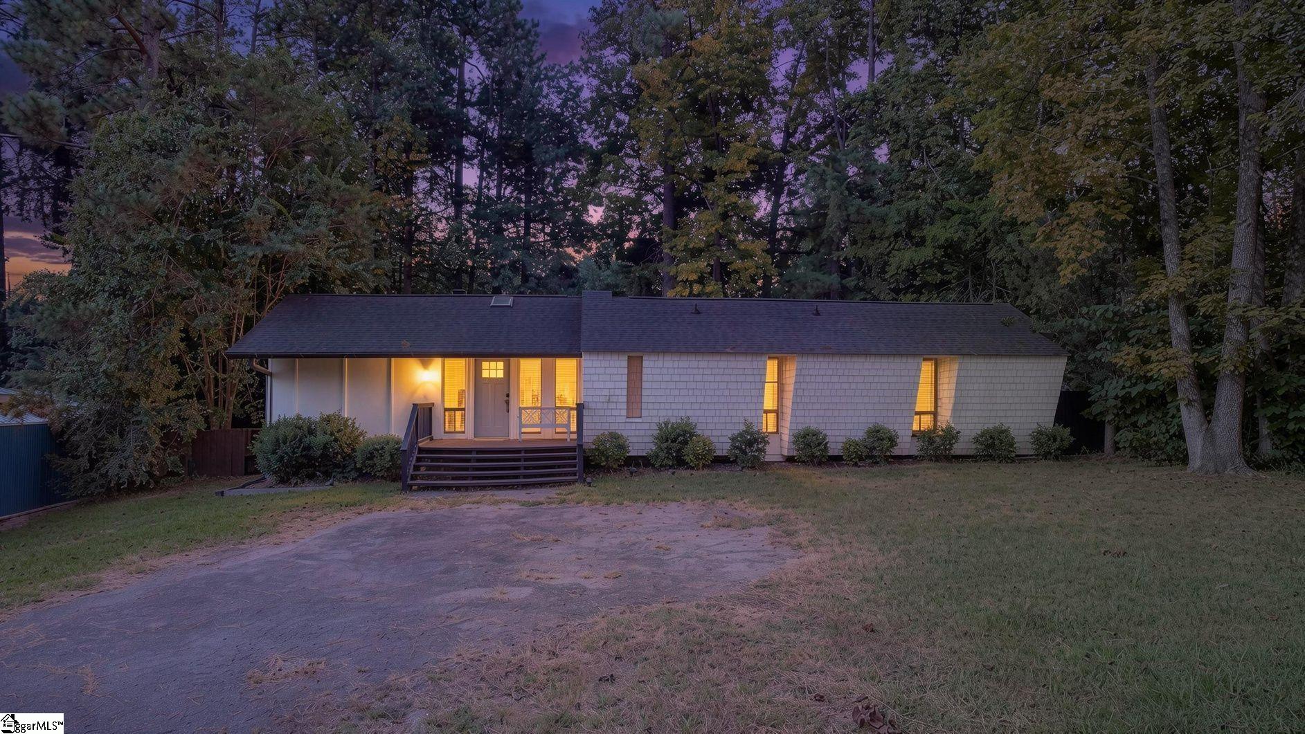 111 Oakdale Drive Property Photo 2