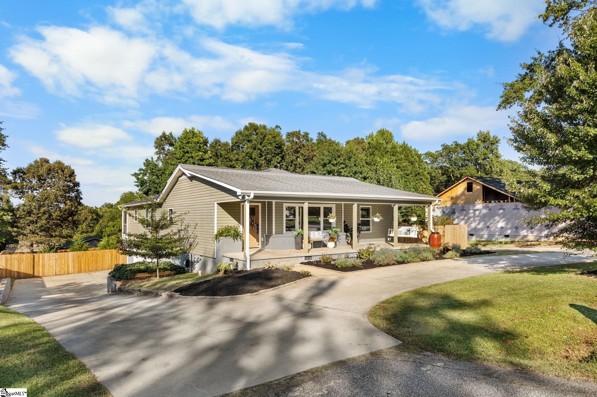 112 Hilltop Drive Property Photo 3