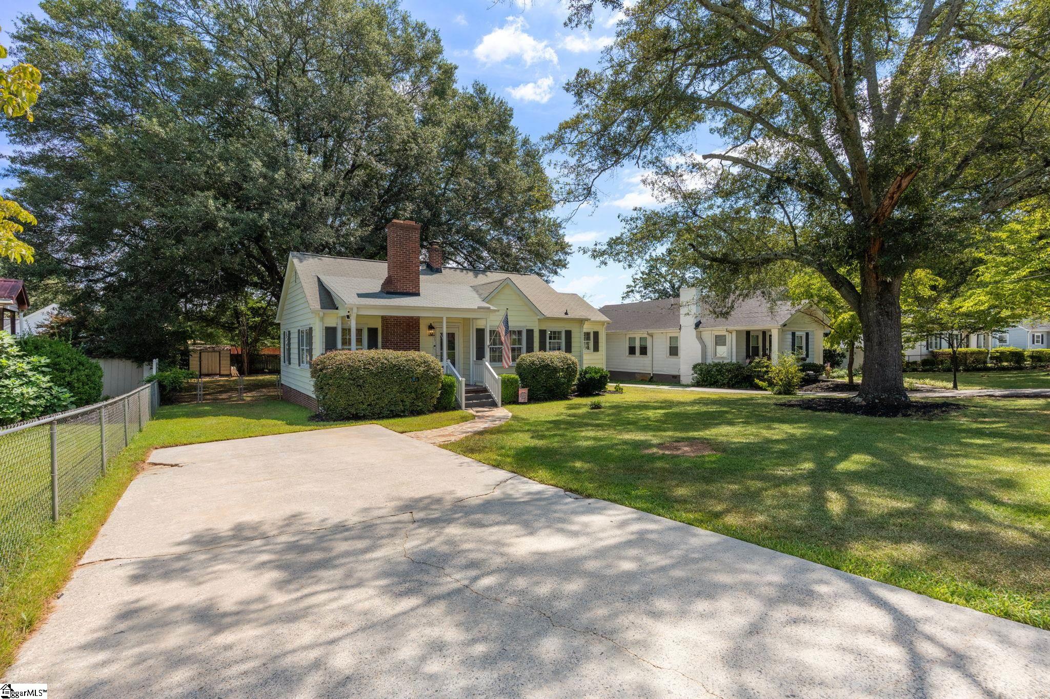 205 Carolina Avenue Property Photo 2