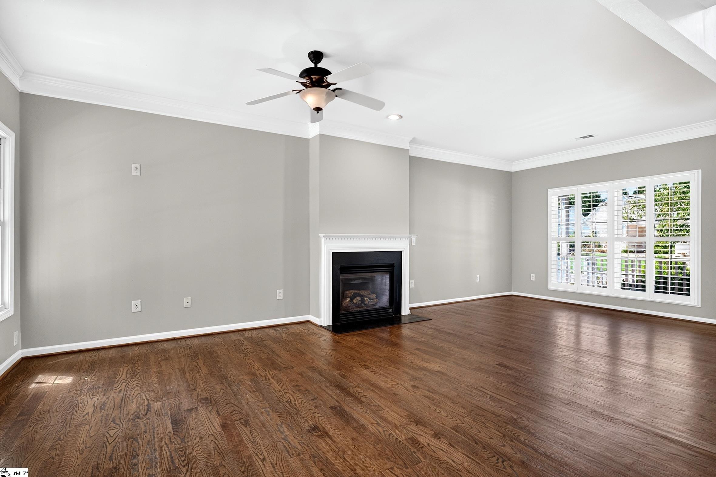 222 Grimes Drive Property Photo 9