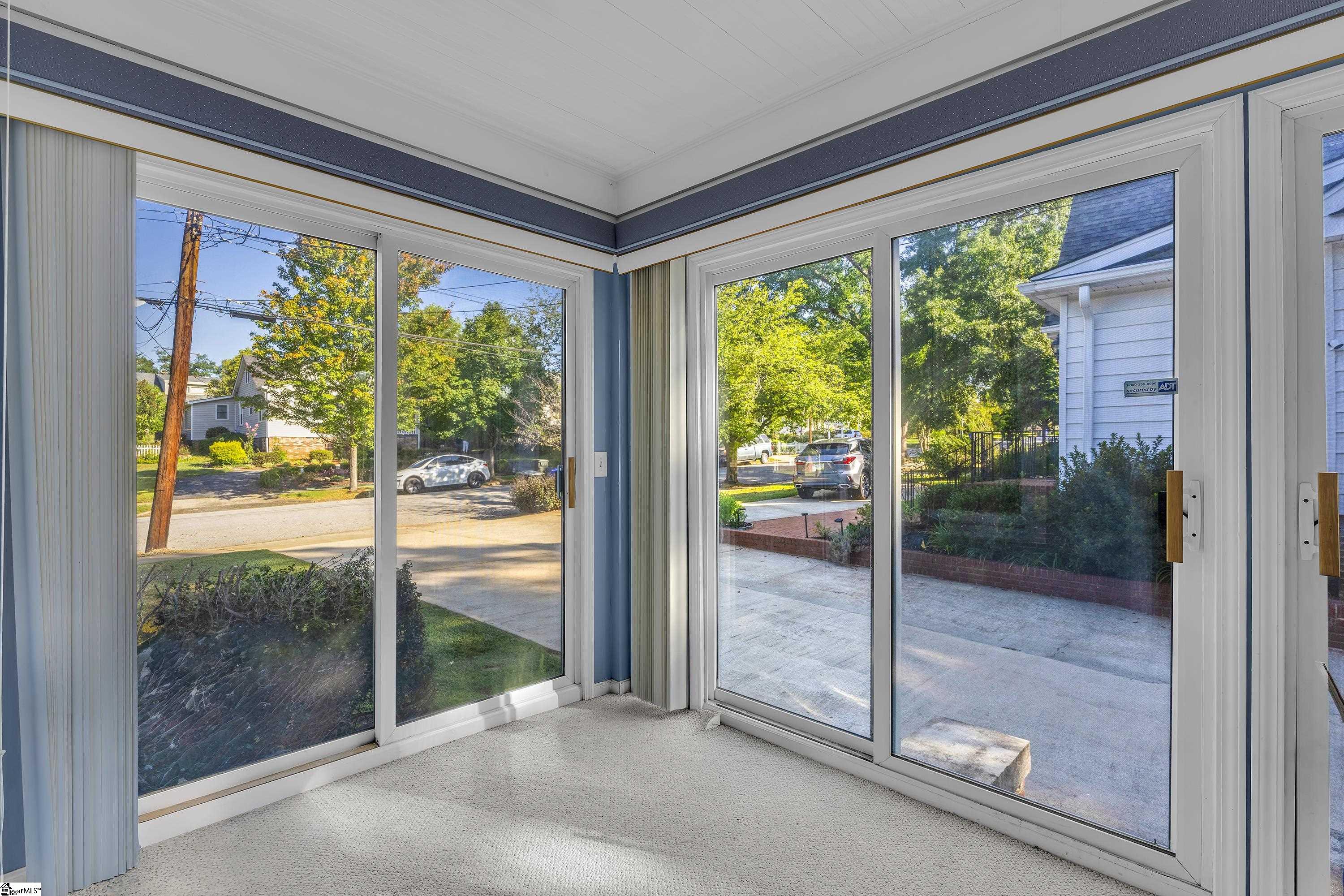 327 W Prentiss Avenue Property Photo 10