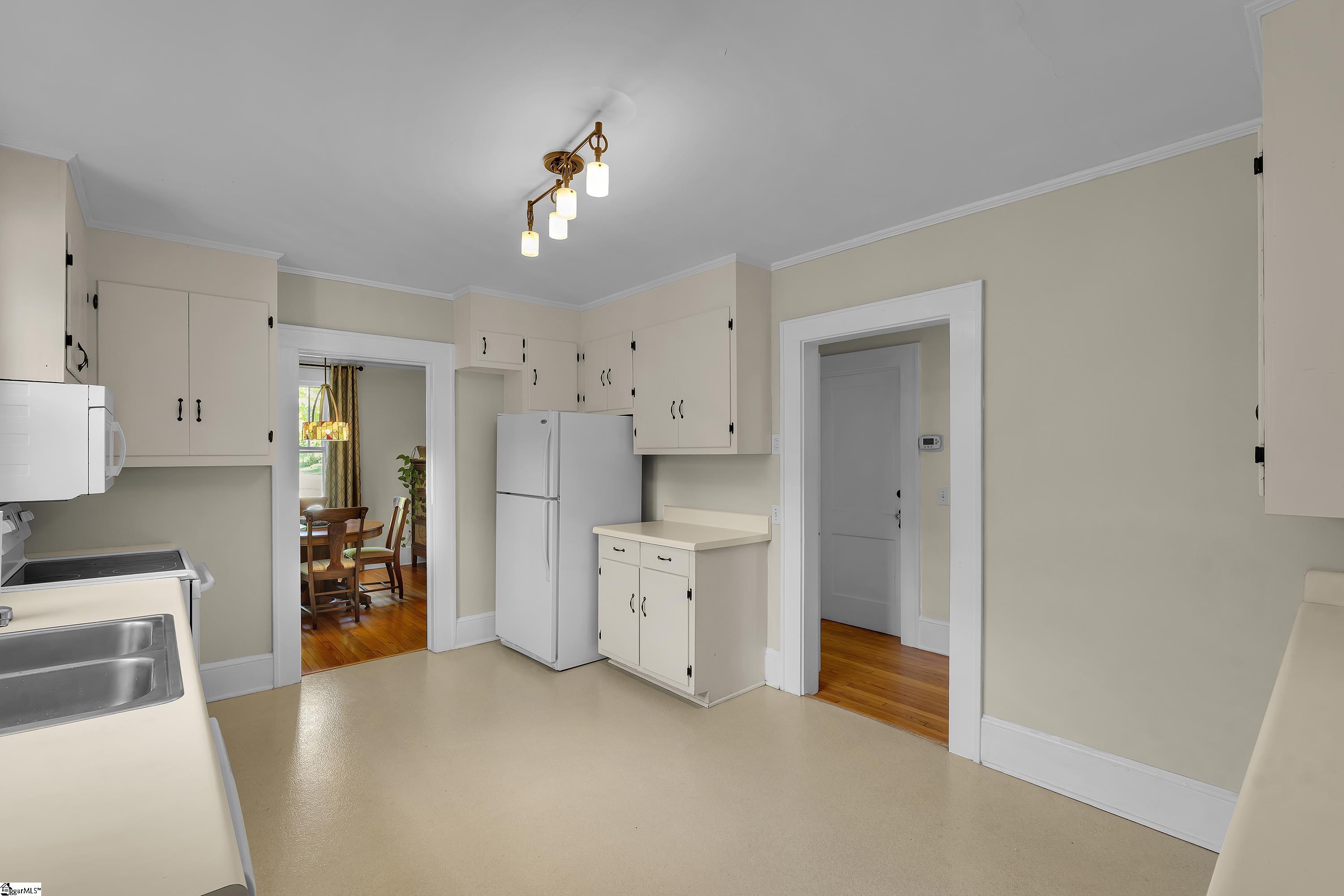 327 W Prentiss Avenue Property Photo 14