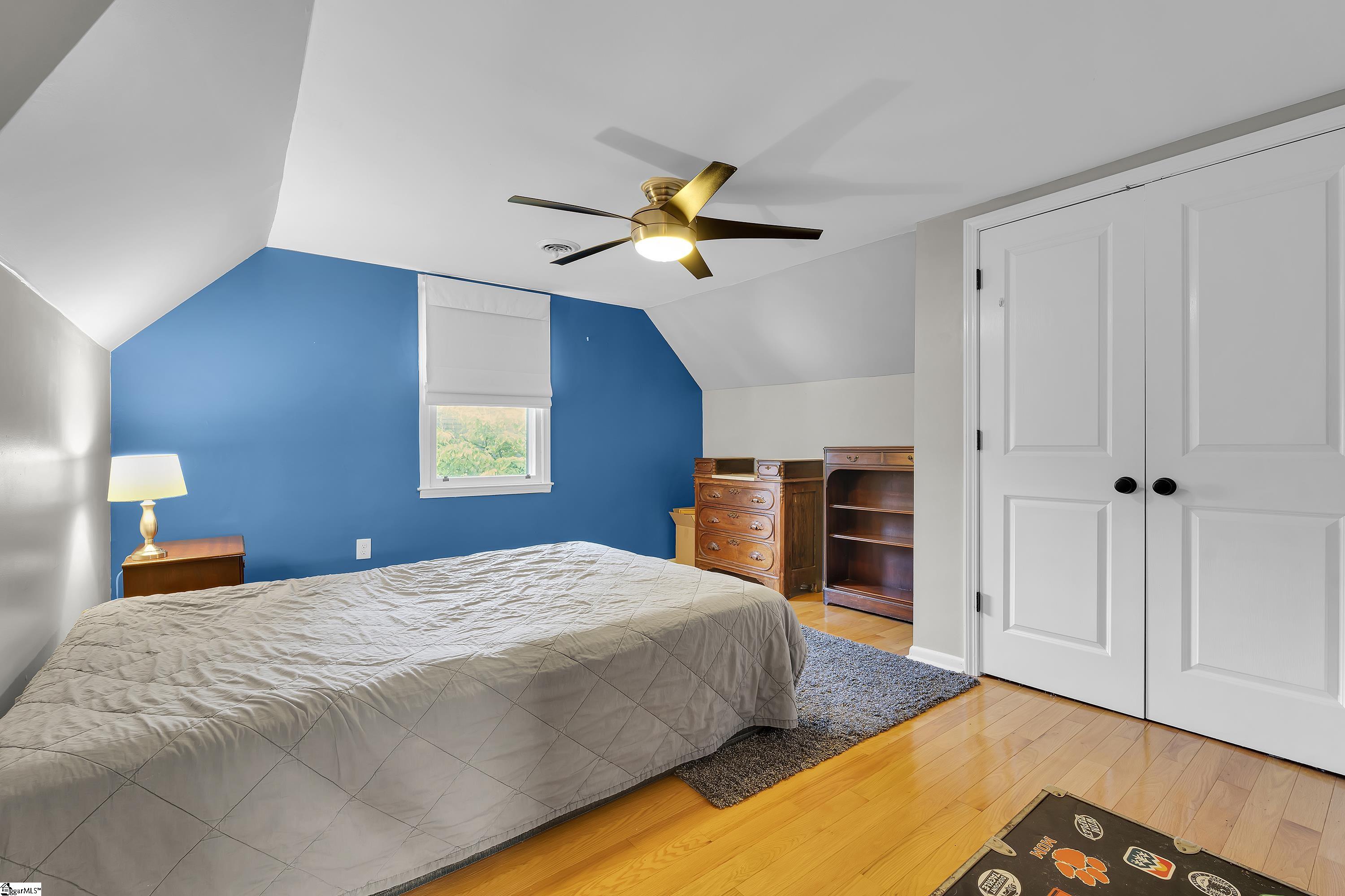 327 W Prentiss Avenue Property Photo 22