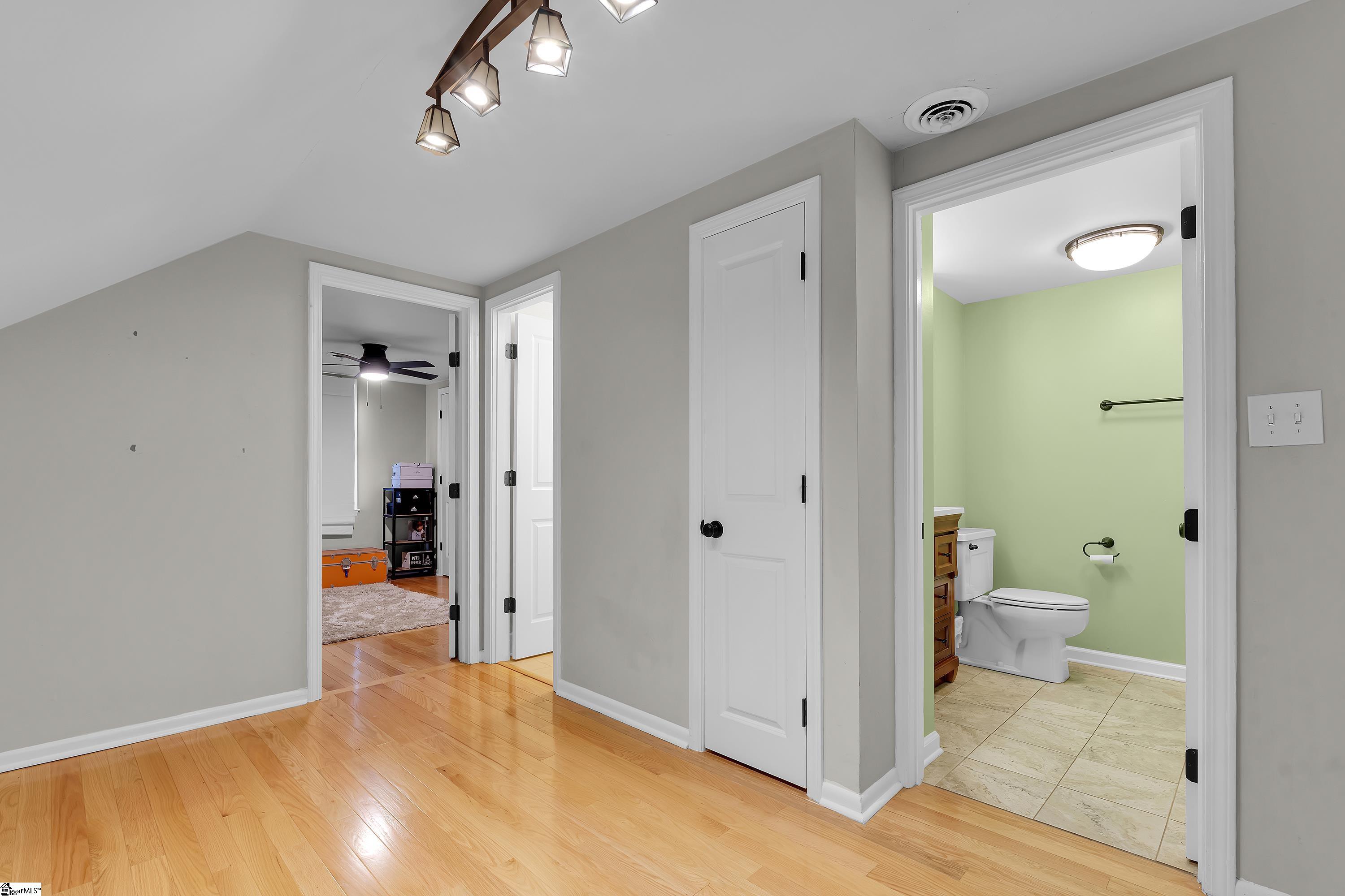 327 W Prentiss Avenue Property Photo 24