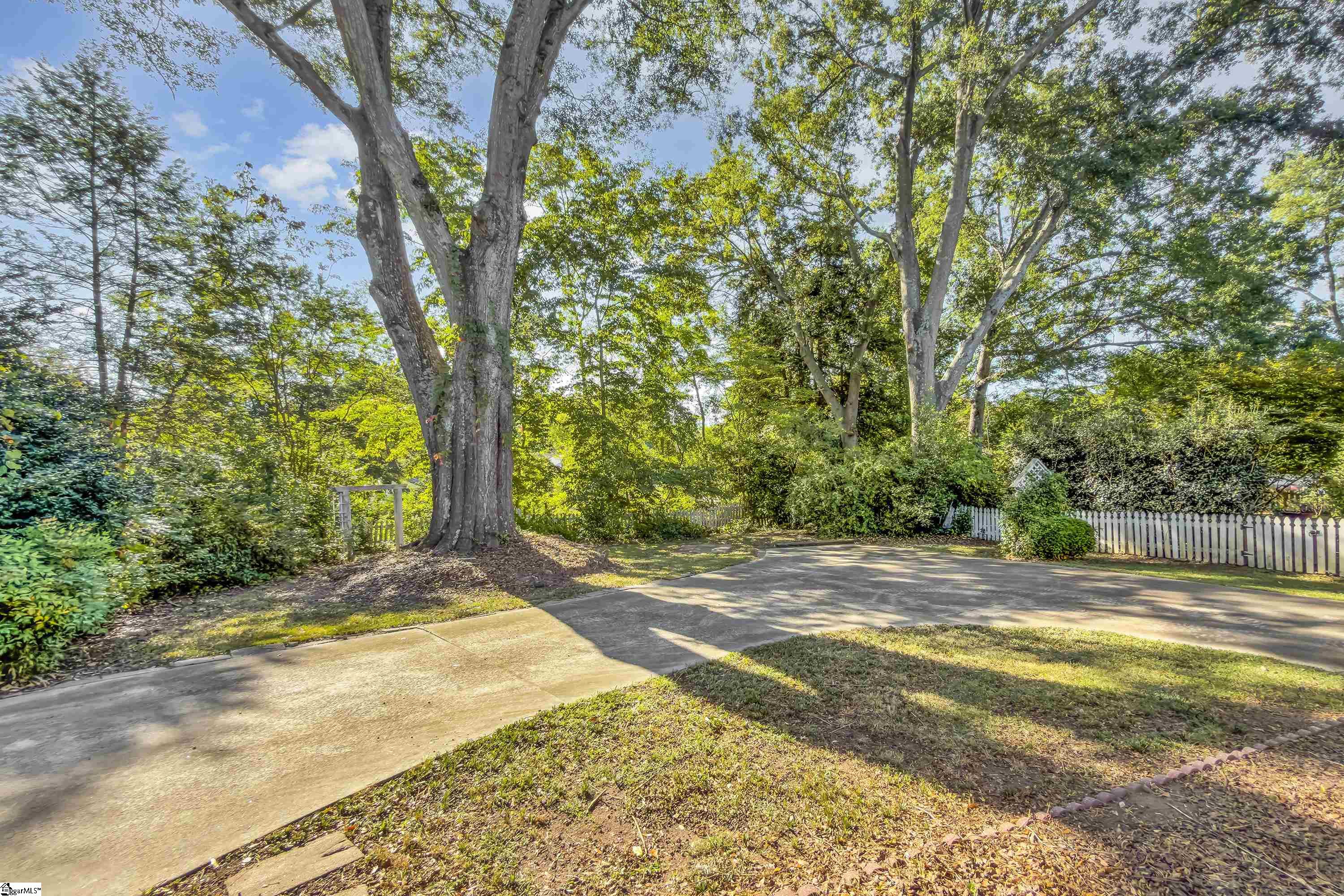 327 W Prentiss Avenue Property Photo 42