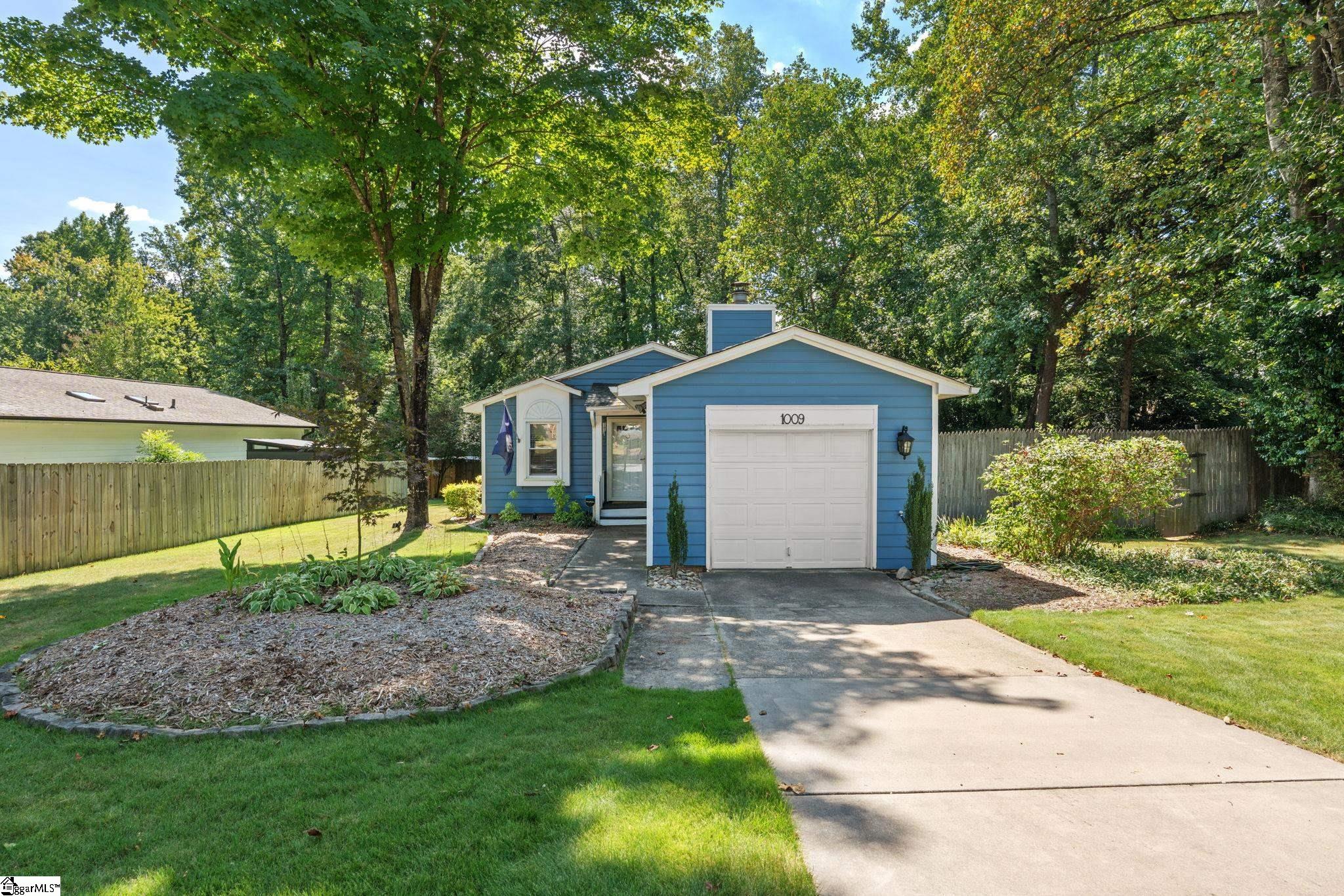 1009 Summit Drive Property Photo 1