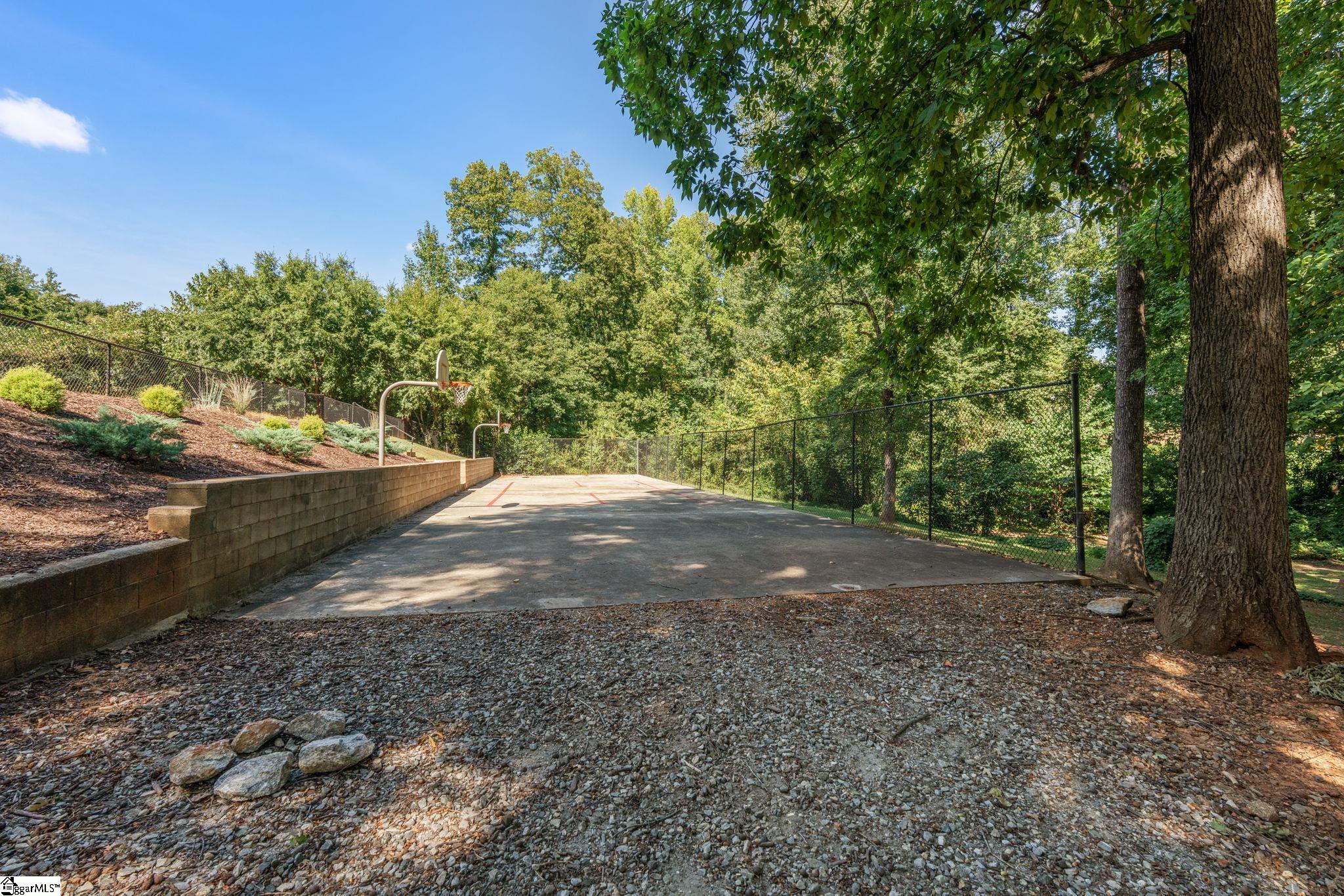 1009 Summit Drive Property Photo 28