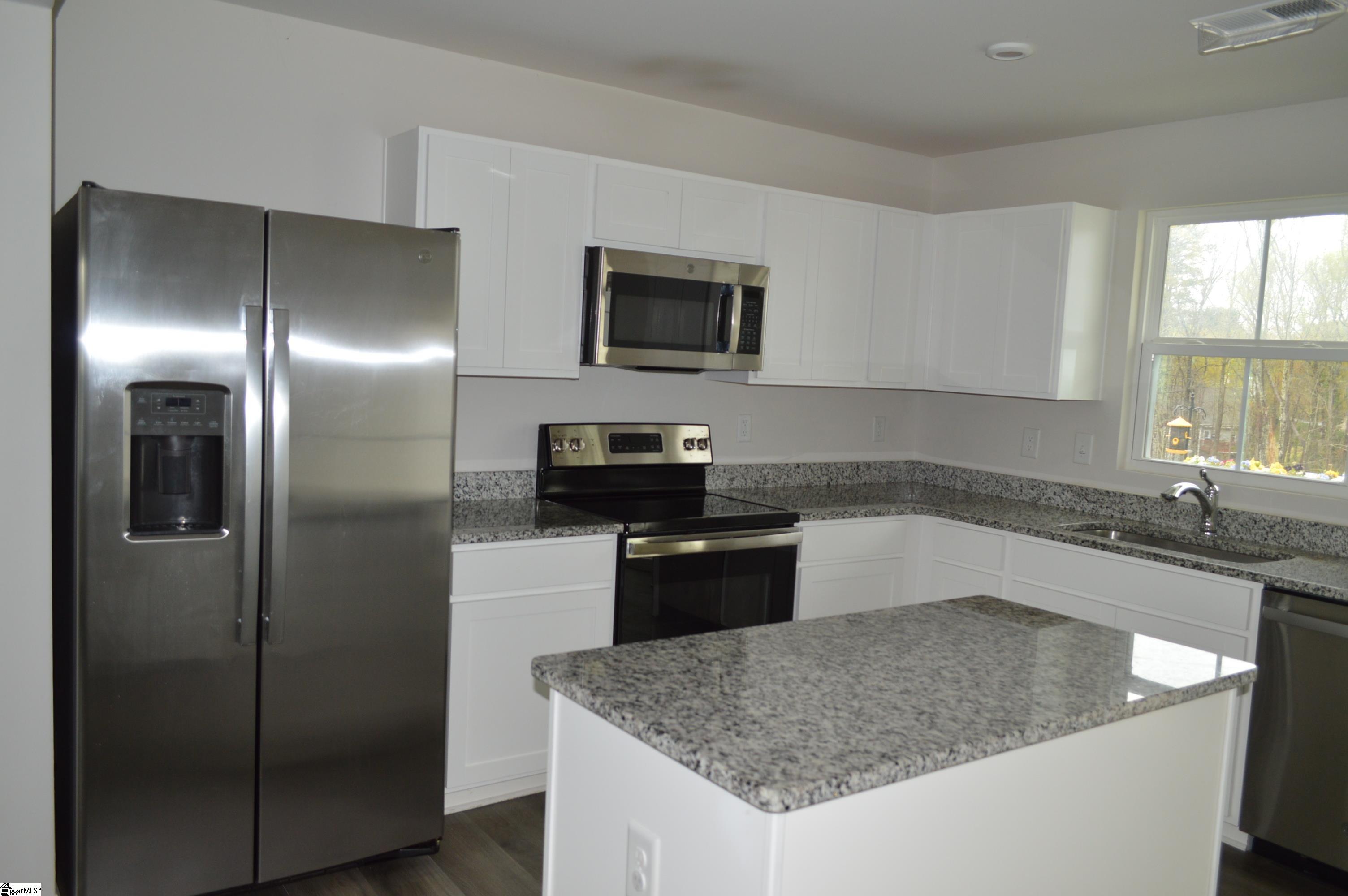101 Forthside Way Property Photo 5