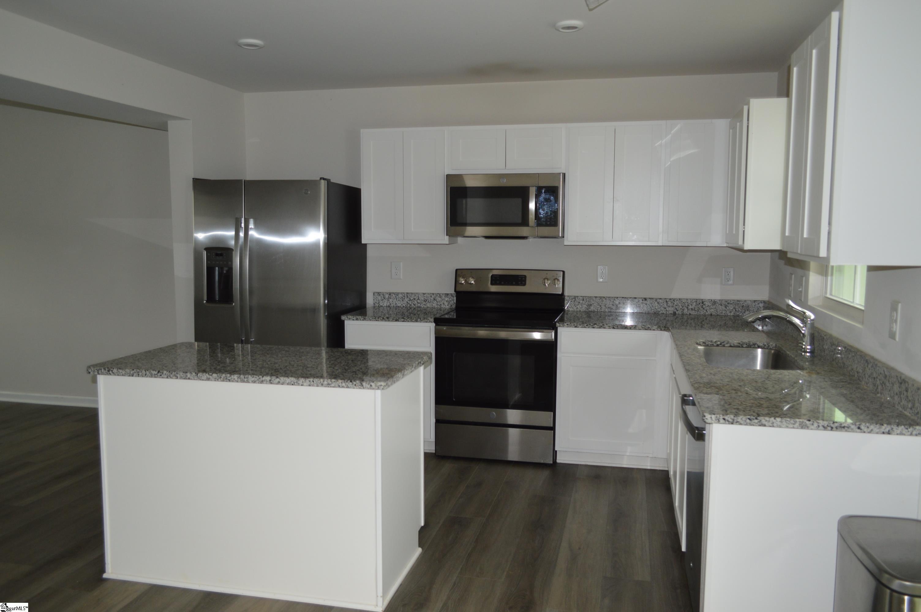 101 Forthside Way Property Photo 6