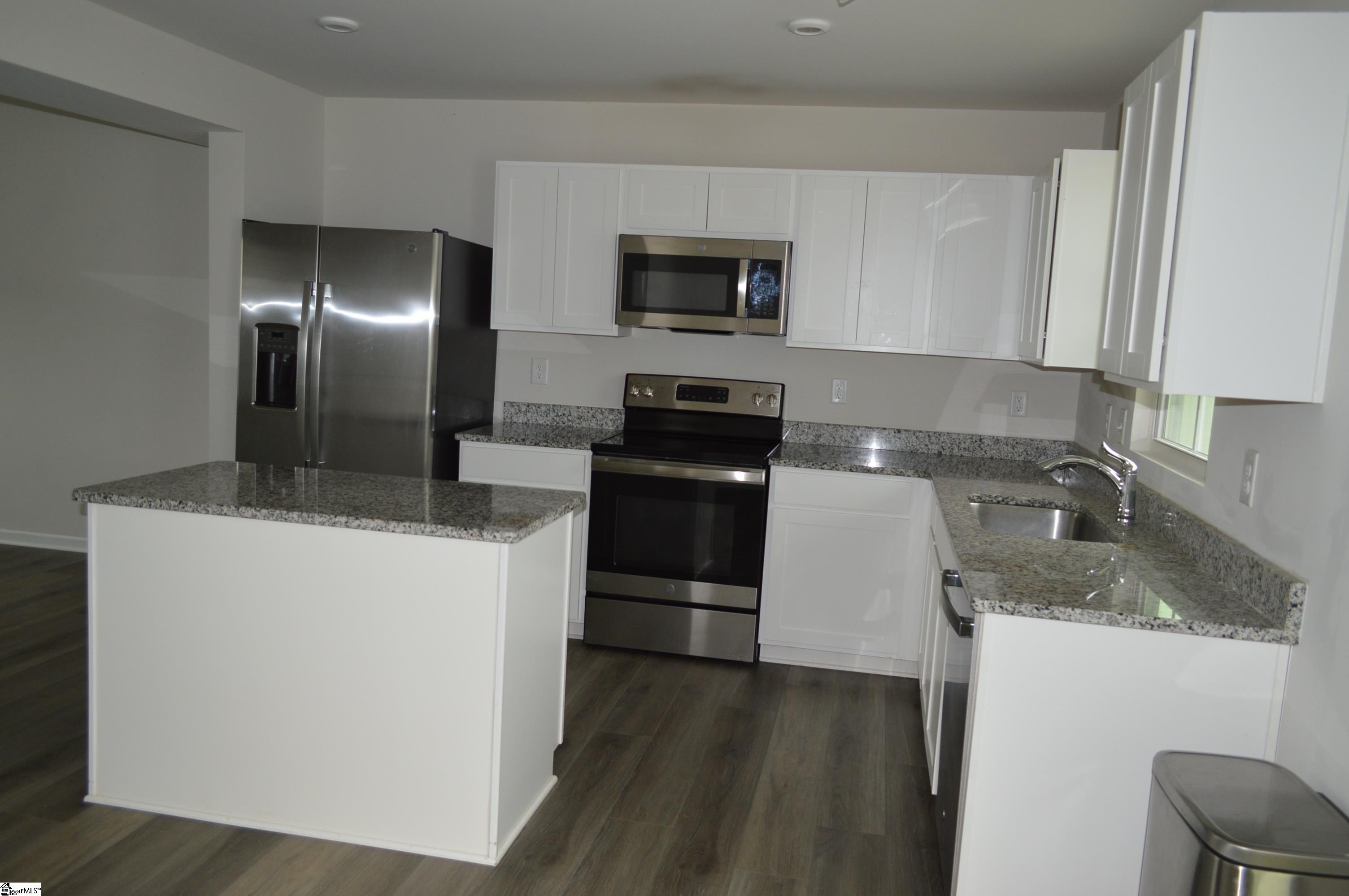 101 Forthside Way Property Photo 7