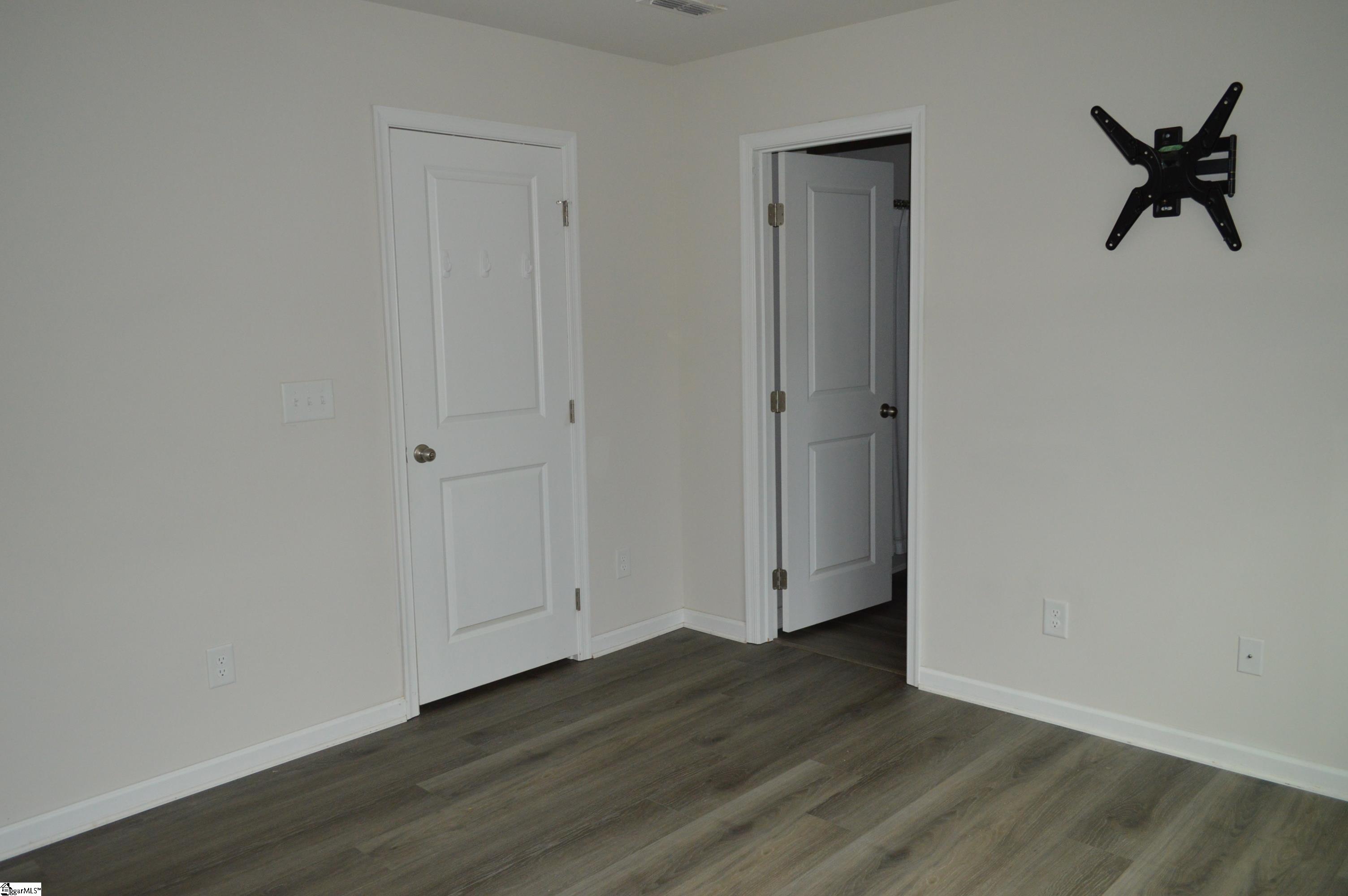 101 Forthside Way Property Photo 11