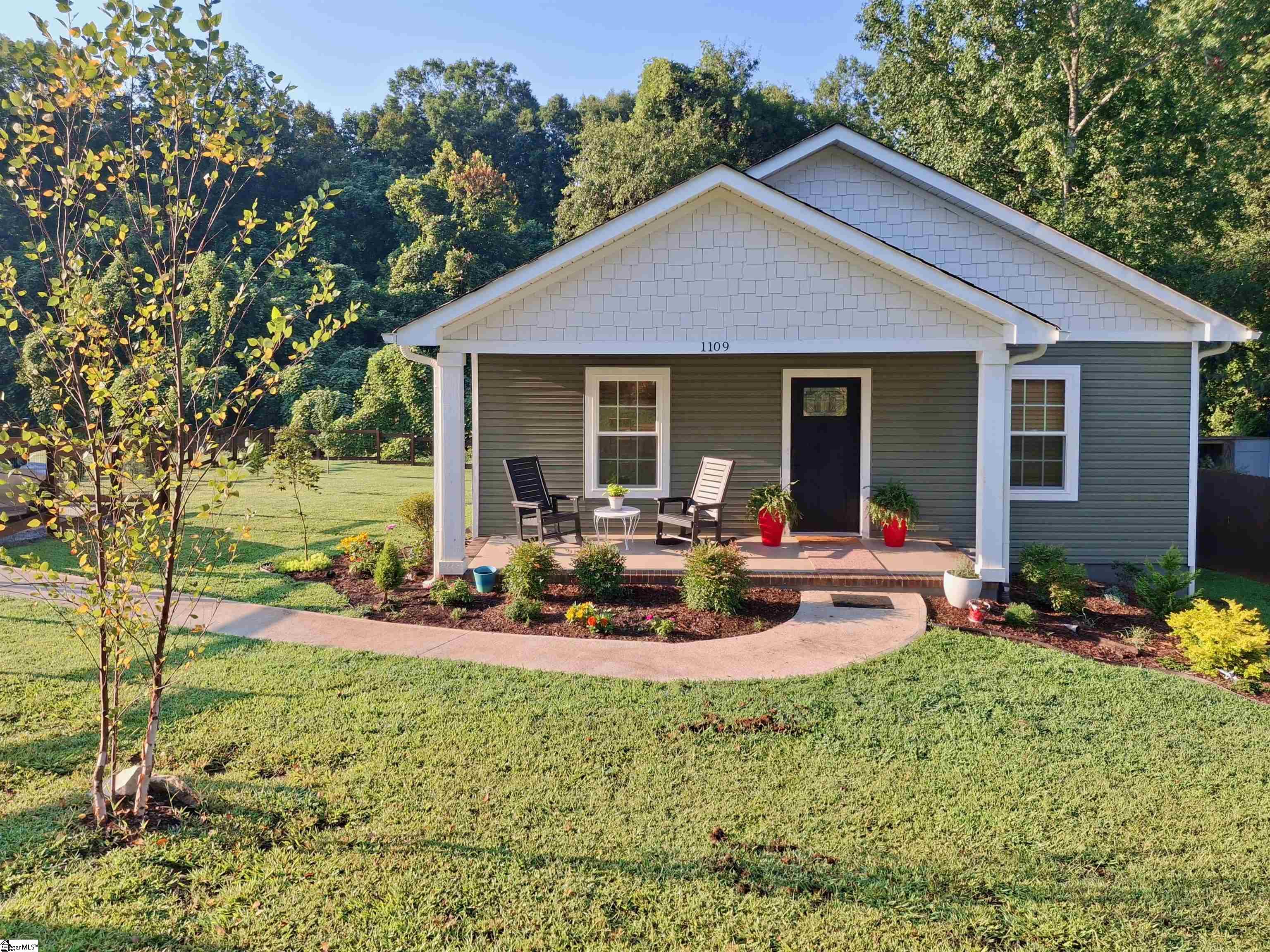 1109 Gordon Street Property Photo 1