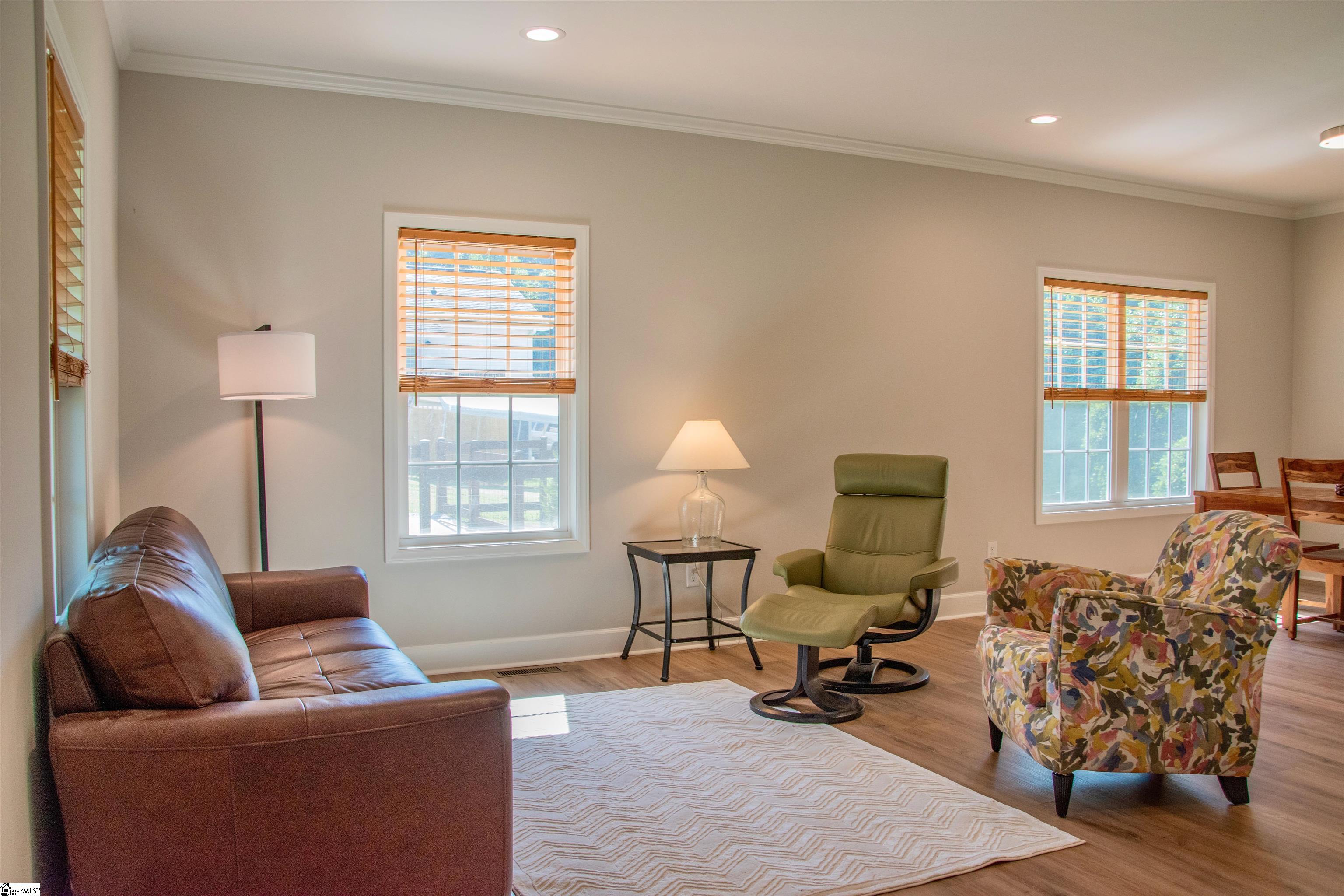 1109 Gordon Street Property Photo 2