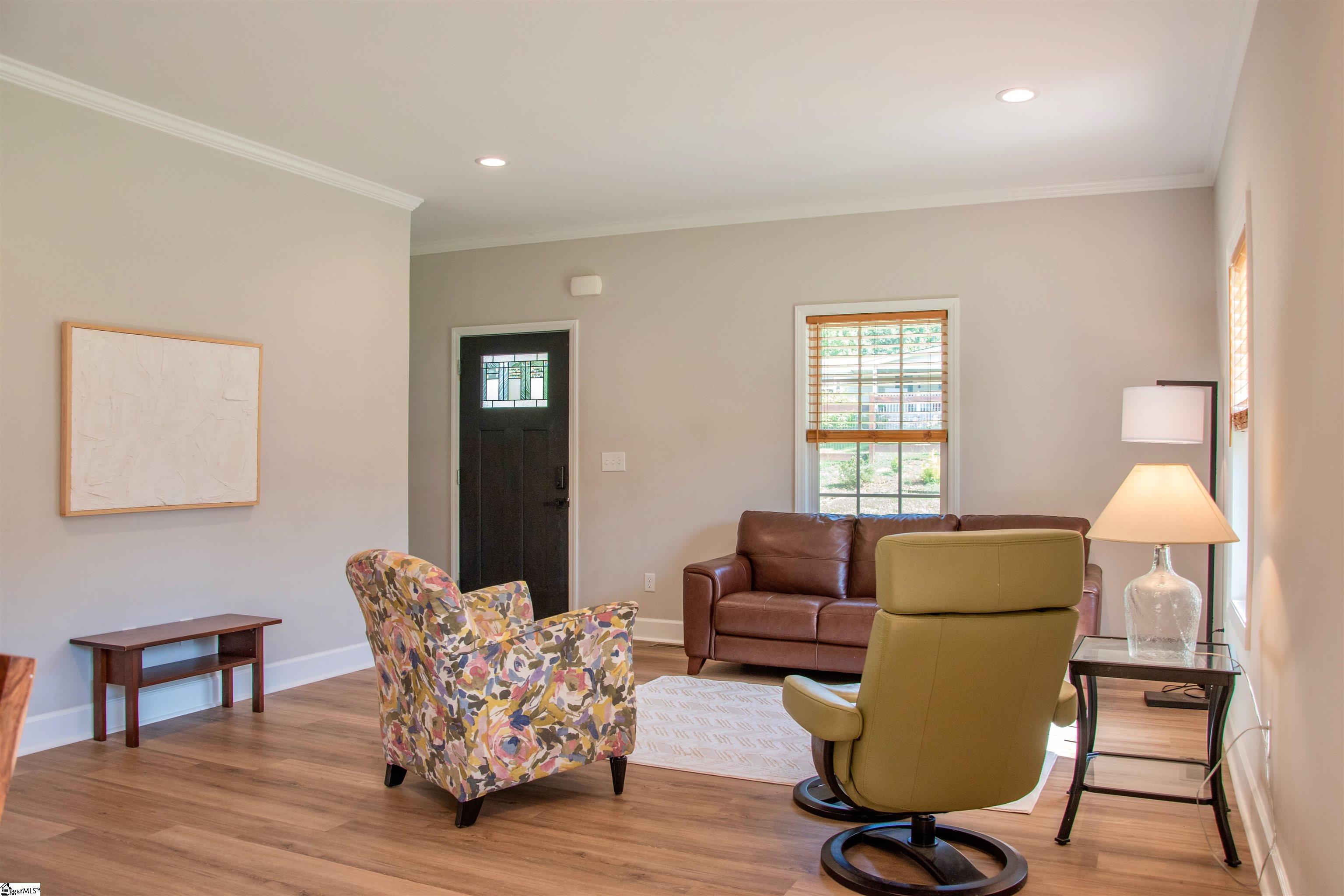 1109 Gordon Street Property Photo 5