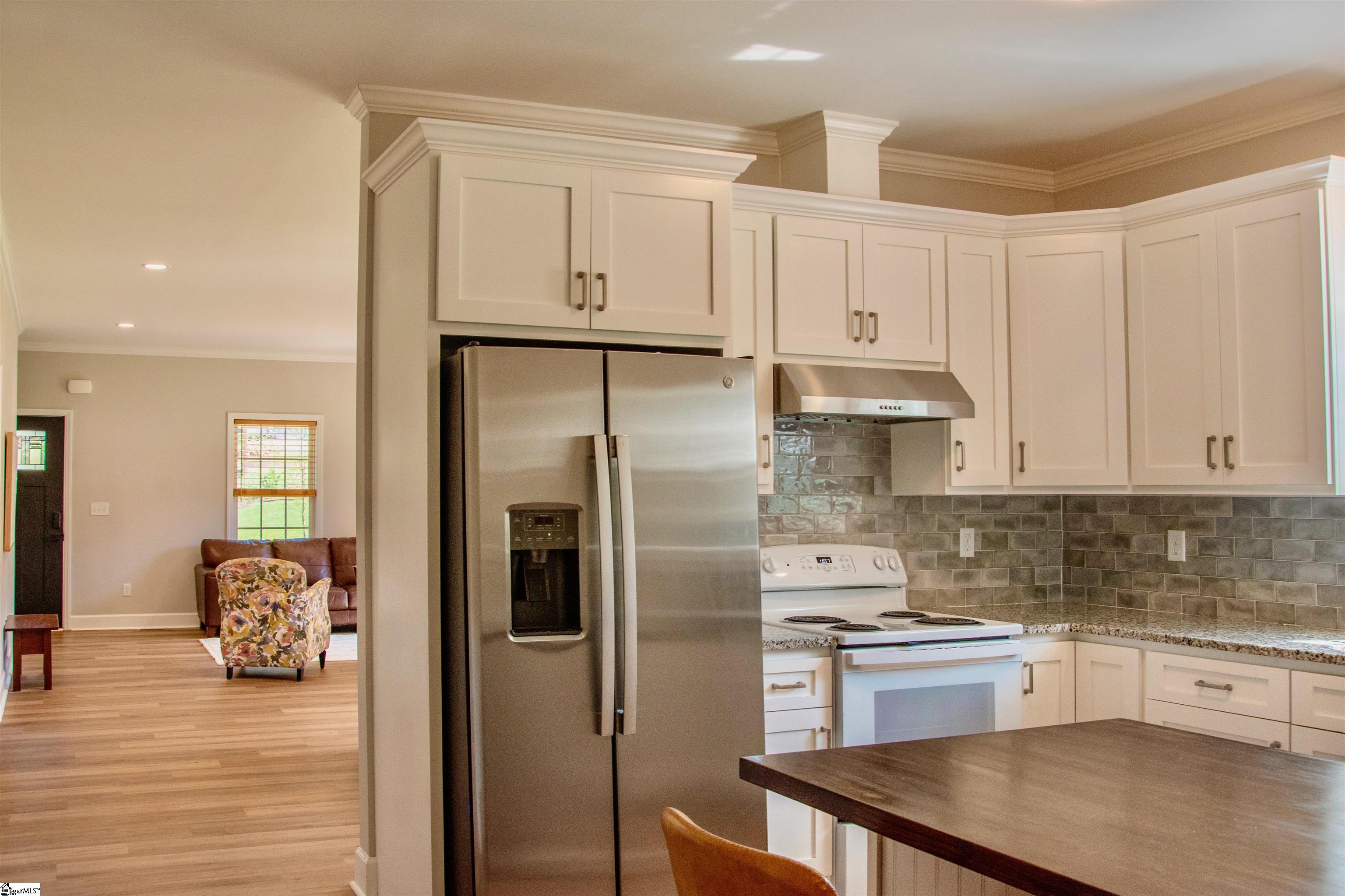 1109 Gordon Street Property Photo 6