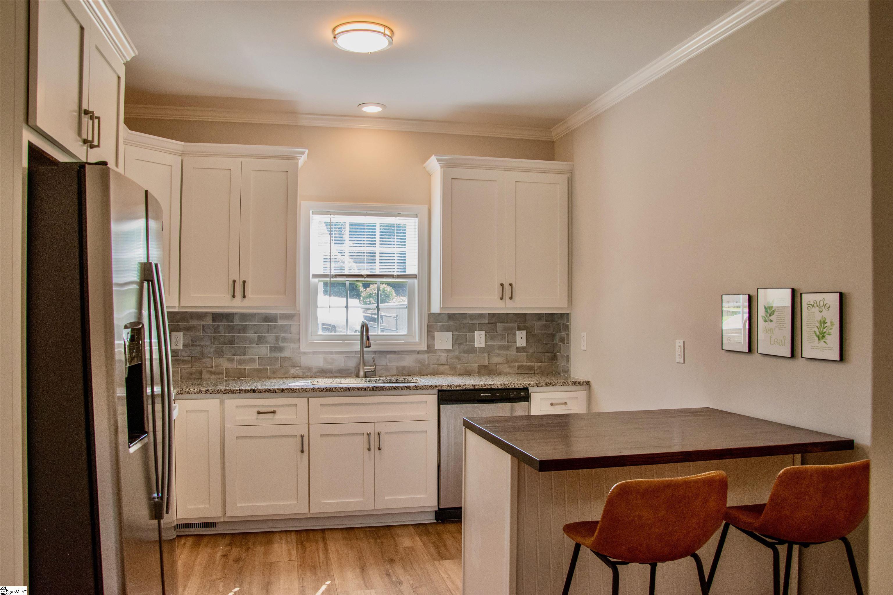 1109 Gordon Street Property Photo 7