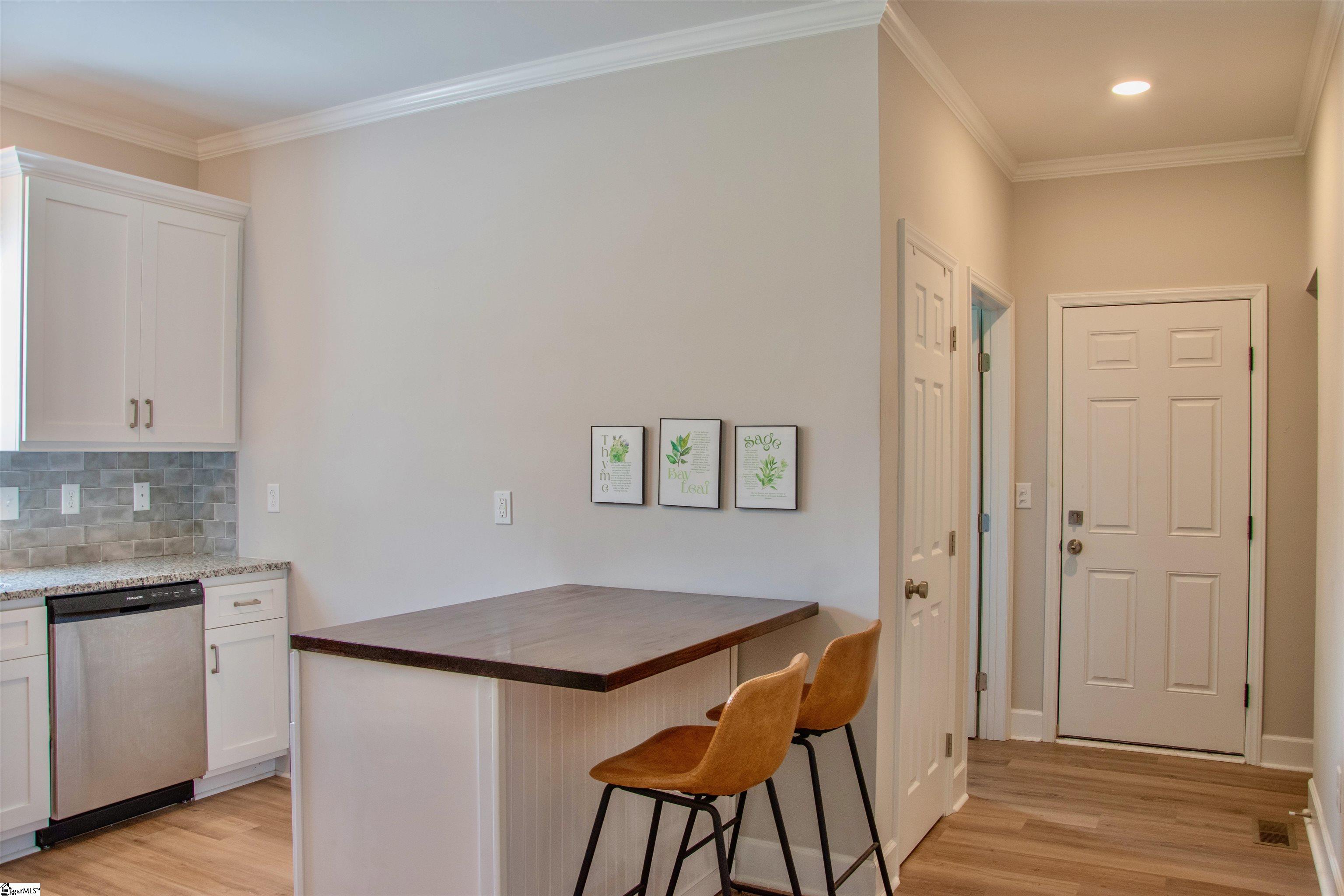1109 Gordon Street Property Photo 8