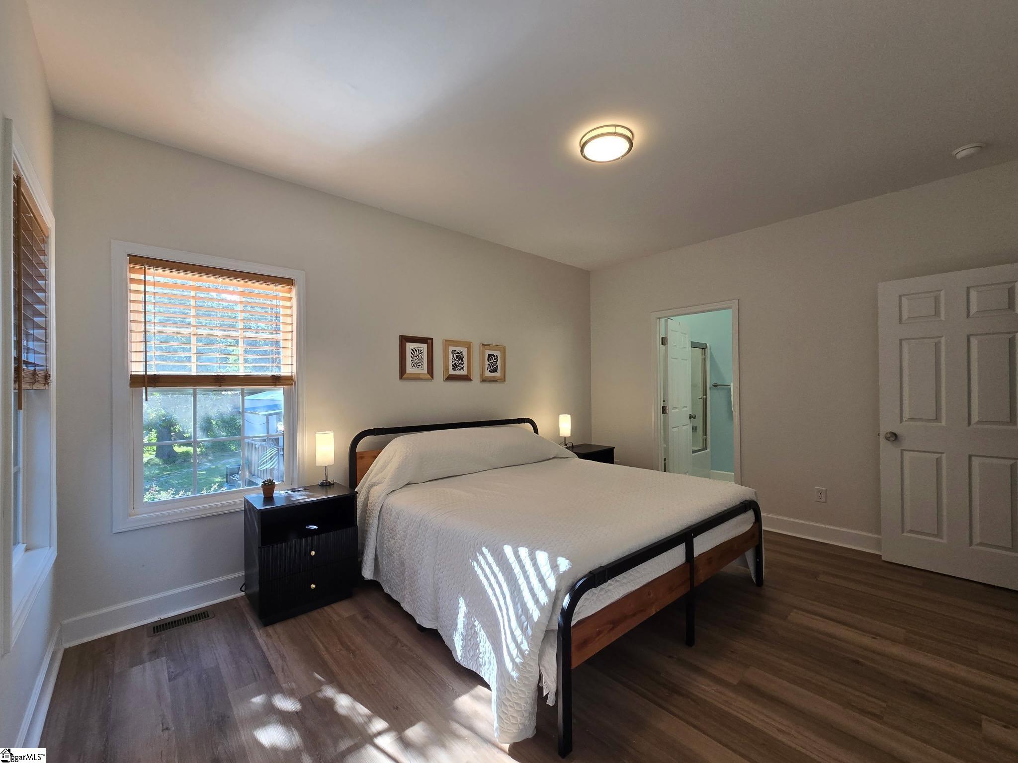 1109 Gordon Street Property Photo 14